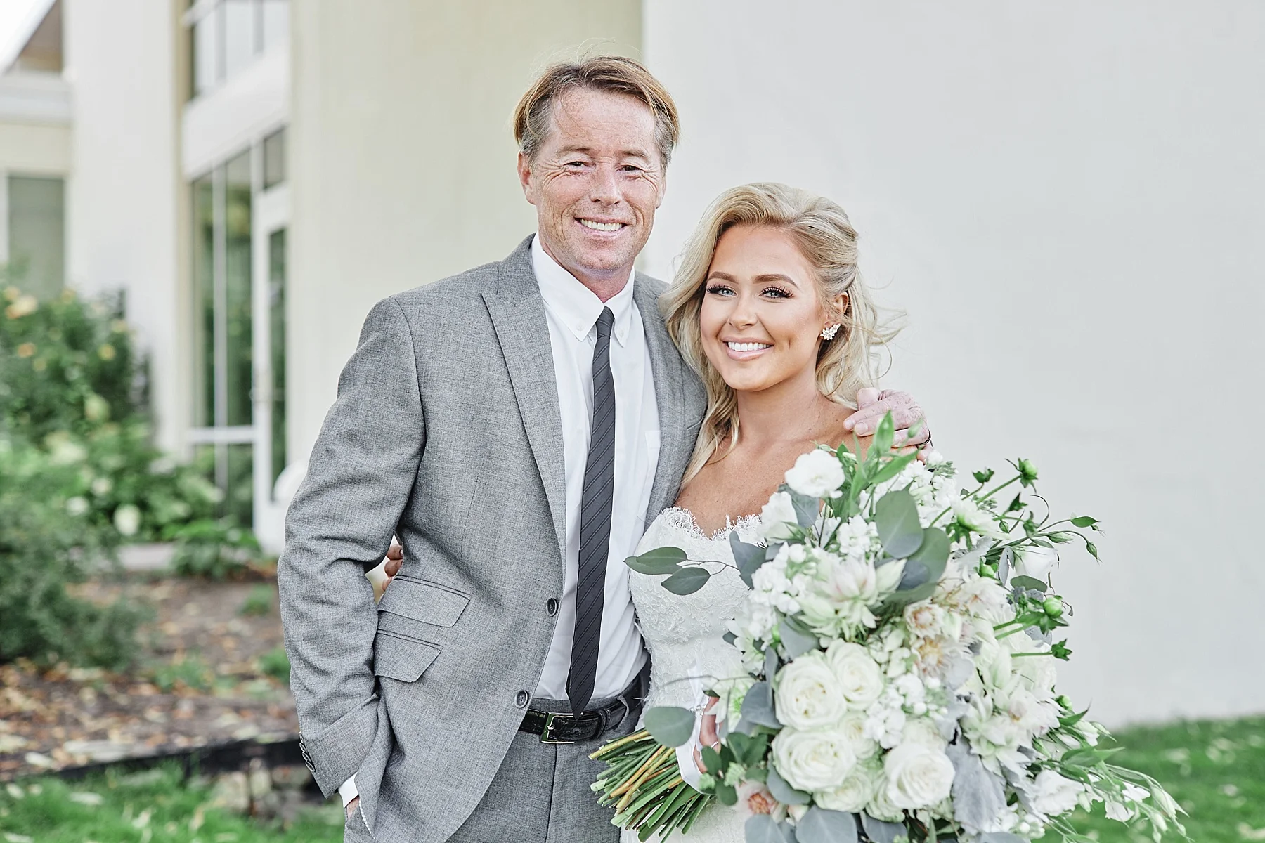 Lafayette-Club-Wedding-Wayzata-Minnesota-the-black-tux-go-glow-stuart-weutzman-lakumcollection-harvest-home-wayzata_0525.jpg