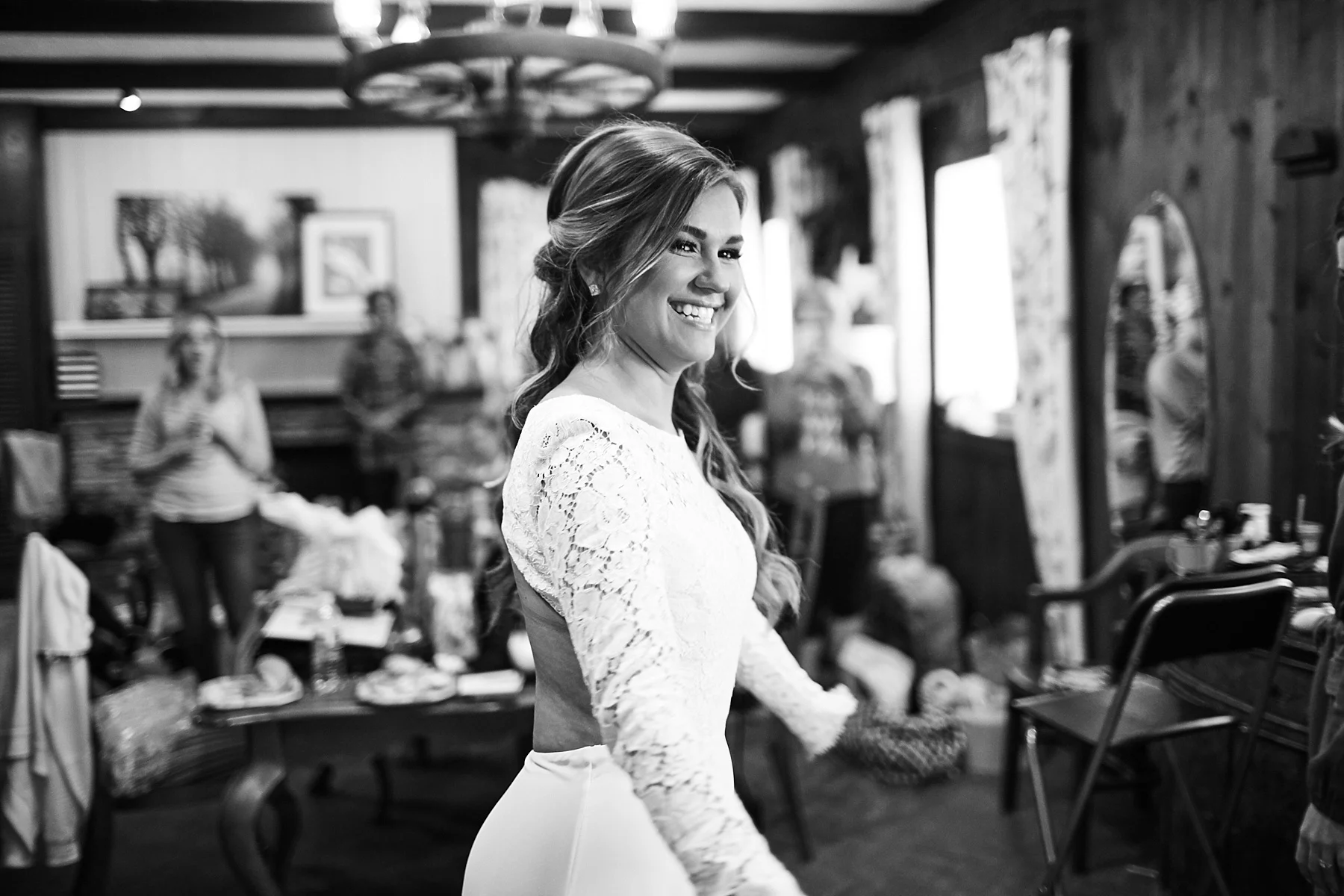 Maywood-Stone-Barn-Wedding-Rochester-Minnesota-Perry-James-Photo_0577.jpg