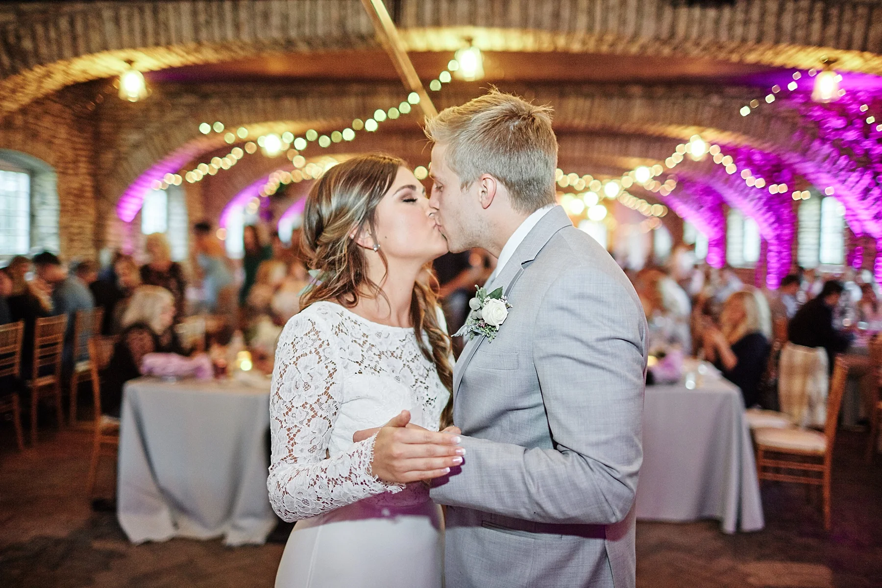 Maywood-Stone-Barn-Wedding-Rochester-Minnesota-Perry-James-Photo_0667.jpg