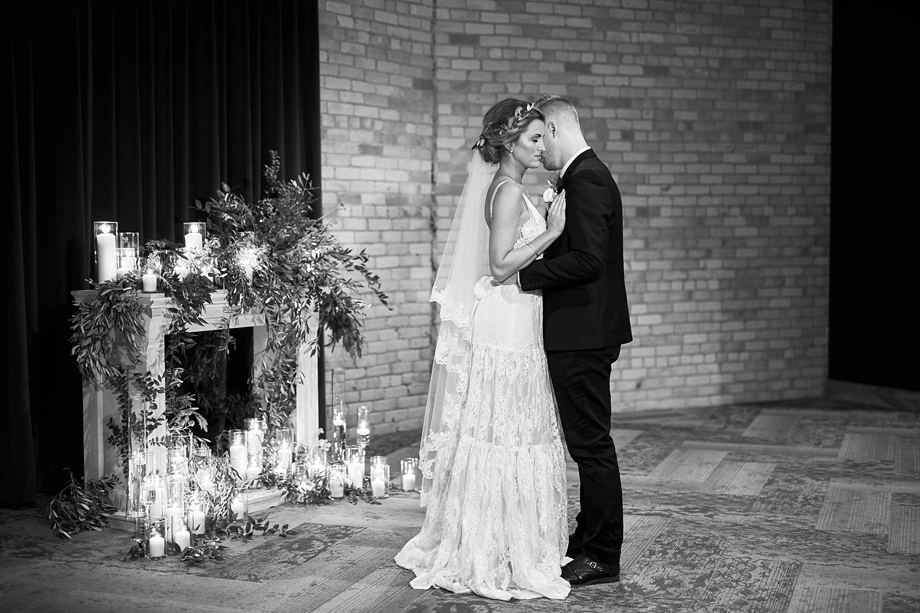Hewing-Hotel-Minneapolis-Minnesota-Wedding-Rooftop-Bride-Engaged_1169.jpg