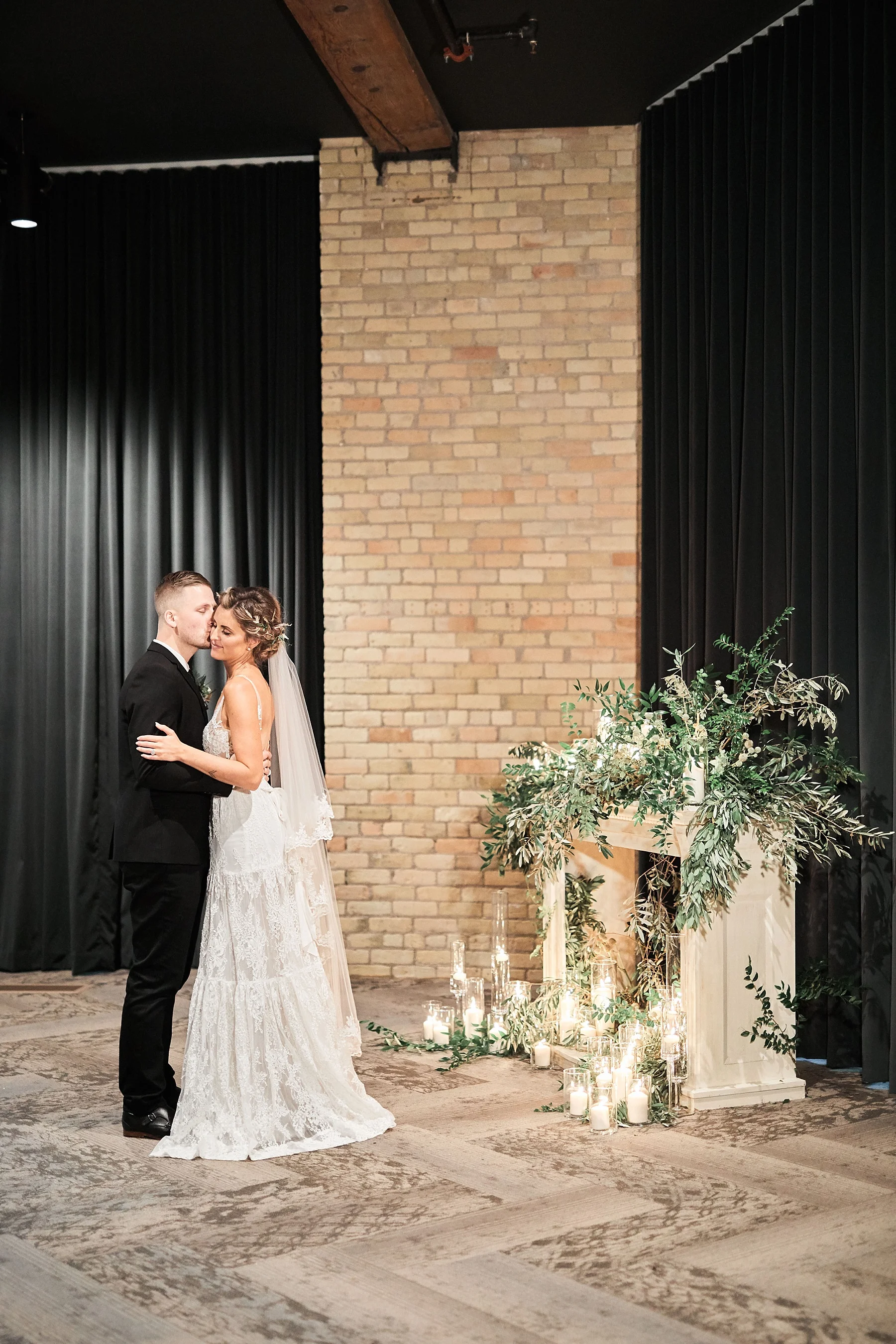 Hewing-Hotel-Minneapolis-Minnesota-Wedding-Rooftop-Bride-Engaged_1170.jpg