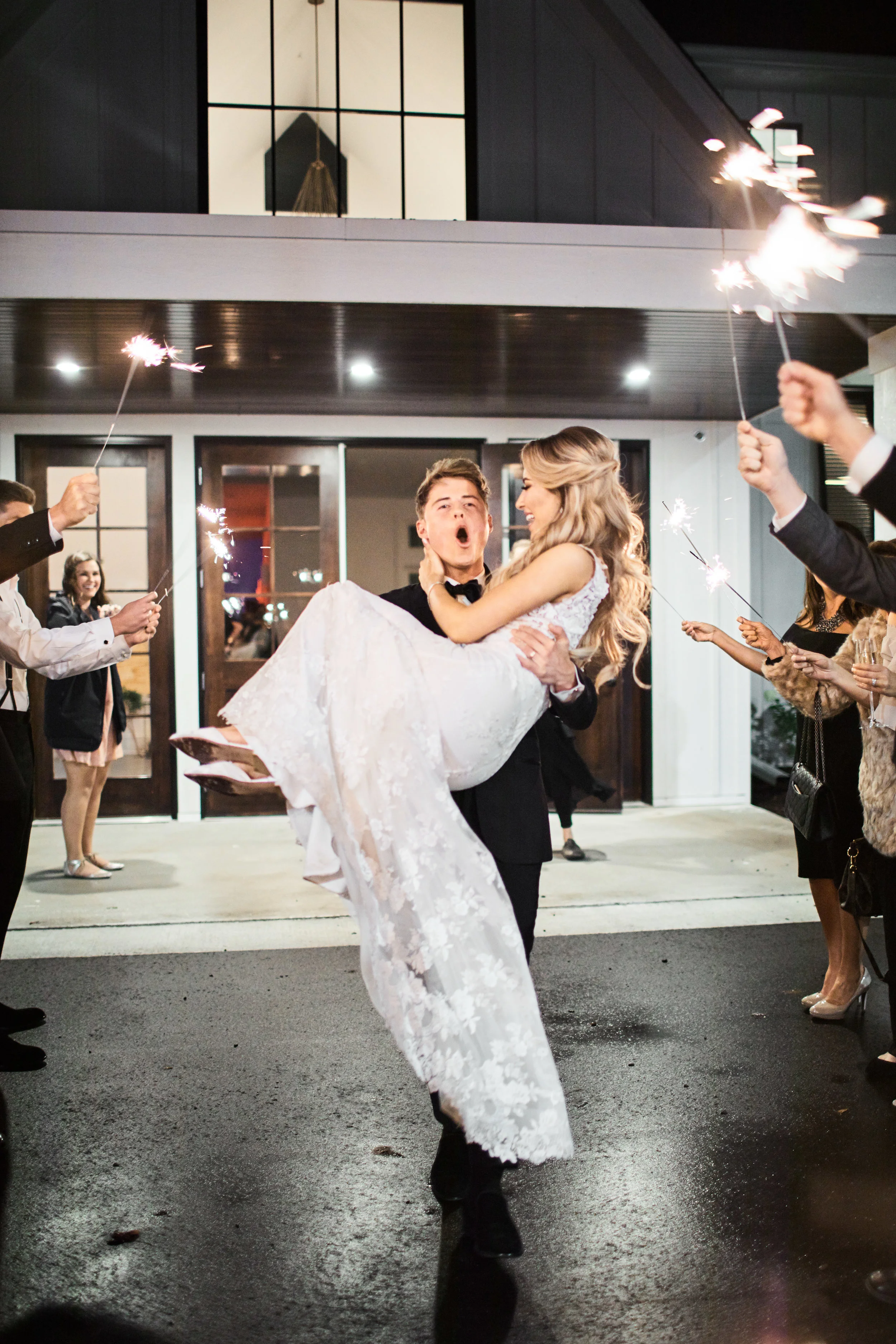 hutton-house-medicine-lake-wedding-jamey-taylor 7.jpg
