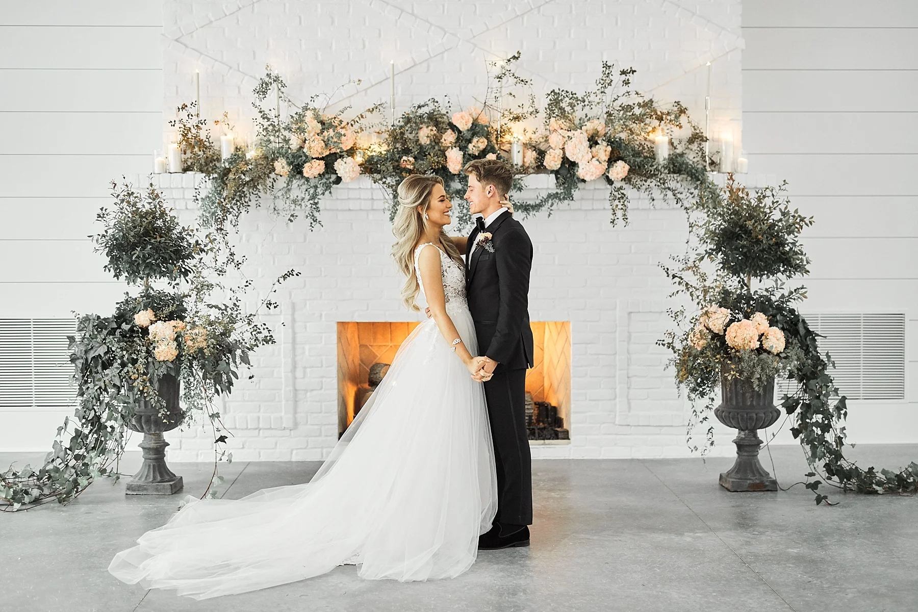 Hutton-House-wedding -Medicine-Lake-Minnesota-Wedding-Jamey-Taylor-Perry-James-Photography_0014.jpg