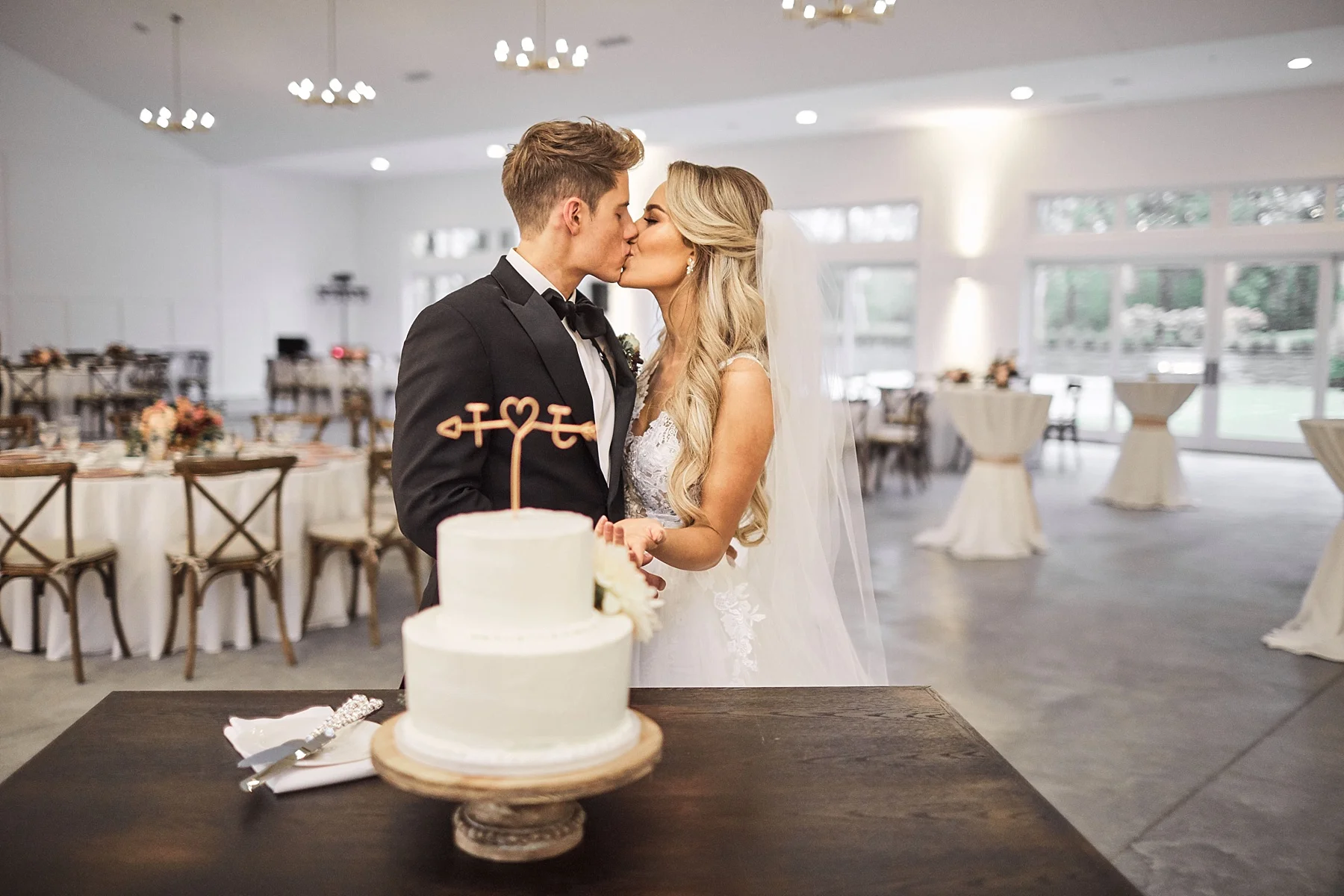 Hutton-House-wedding -Medicine-Lake-Minnesota-Wedding-Jamey-Taylor-Perry-James-Photography_0026.jpg