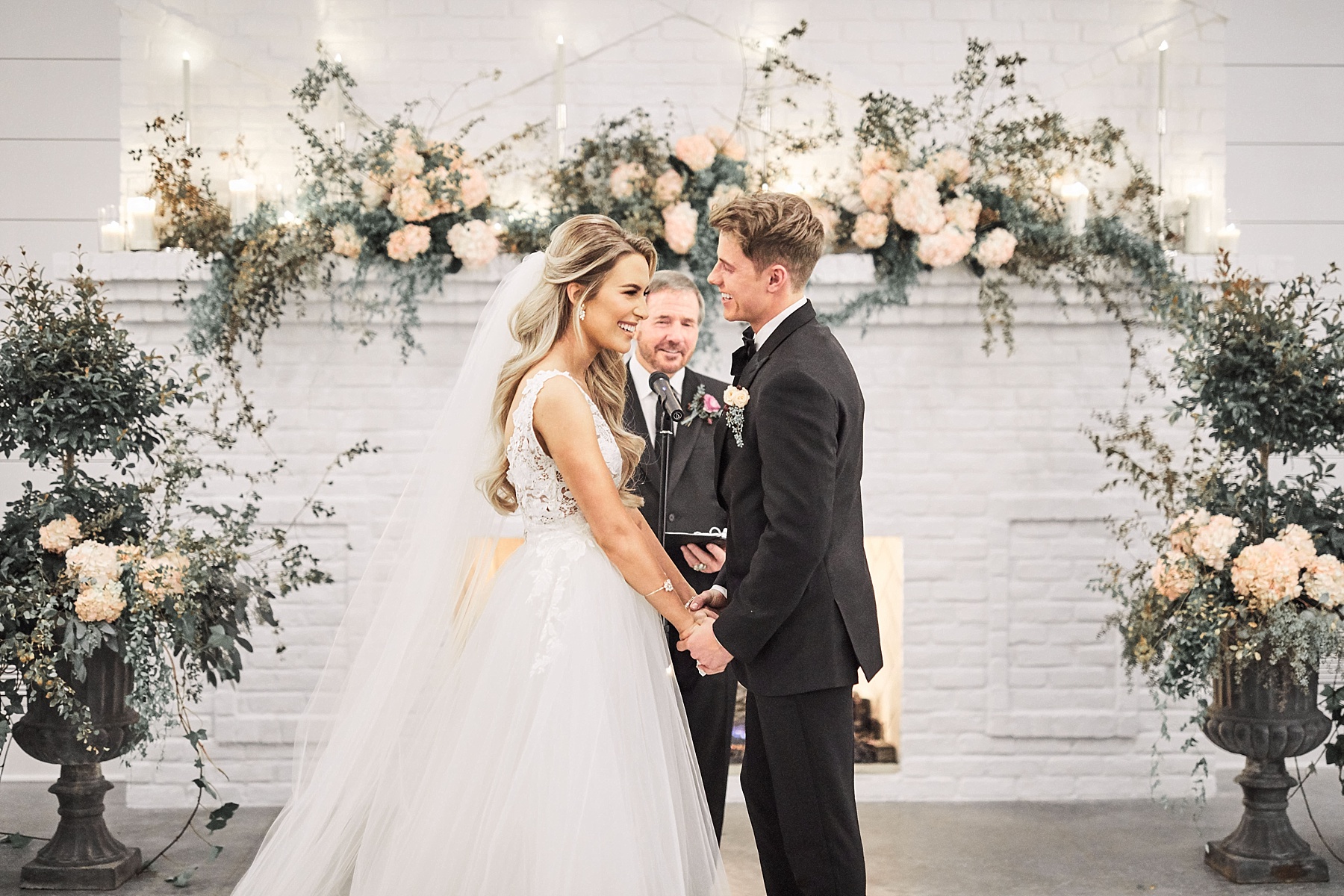 Hutton-House-wedding -Medicine-Lake-Minnesota-Wedding-Jamey-Taylor-Perry-James-Photography_0033.jpg