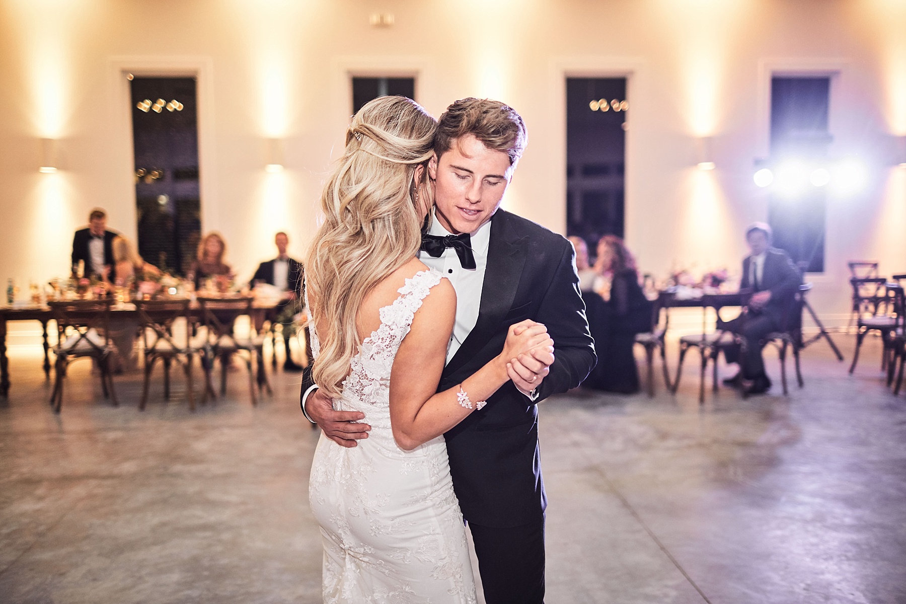 Hutton-House-wedding -Medicine-Lake-Minnesota-Wedding-Jamey-Taylor-Perry-James-Photography_0046.jpg