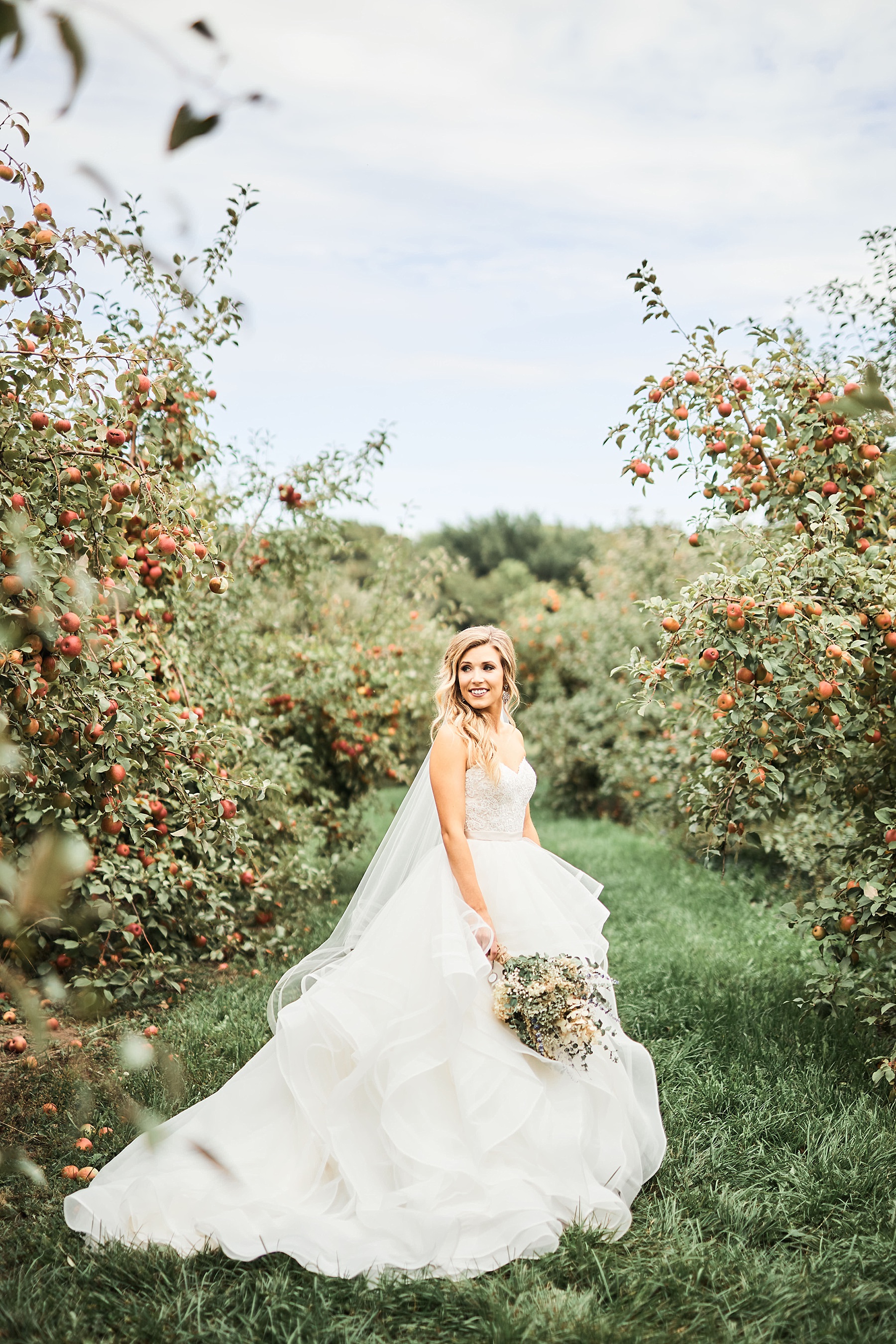 Minnesota-Harvest-Apple-Orchard-Wedding-Minneapolis_0014.jpg