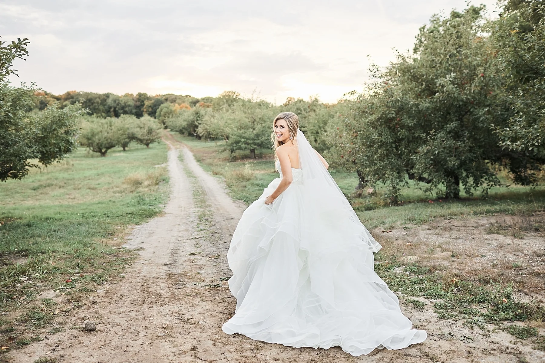 Minnesota-Harvest-Apple-Orchard-Wedding-Minneapolis_0035.jpg