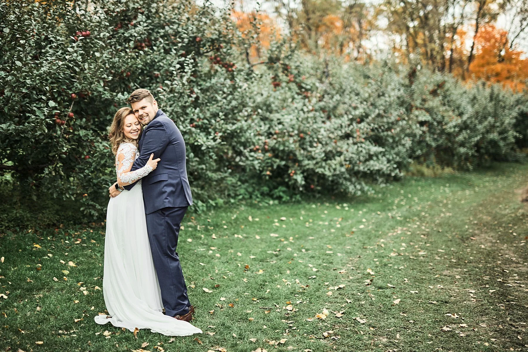 Minnetonka-Orchards-Minnetrista-Minnesota-Wedding-Brett-Kelsey_0033.jpg