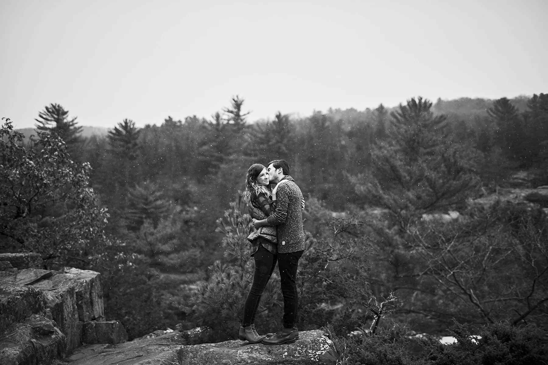 Taylors-Falls-engagement-session-Snowstorm-Blizzard-Engagement-Session_0001.jpg