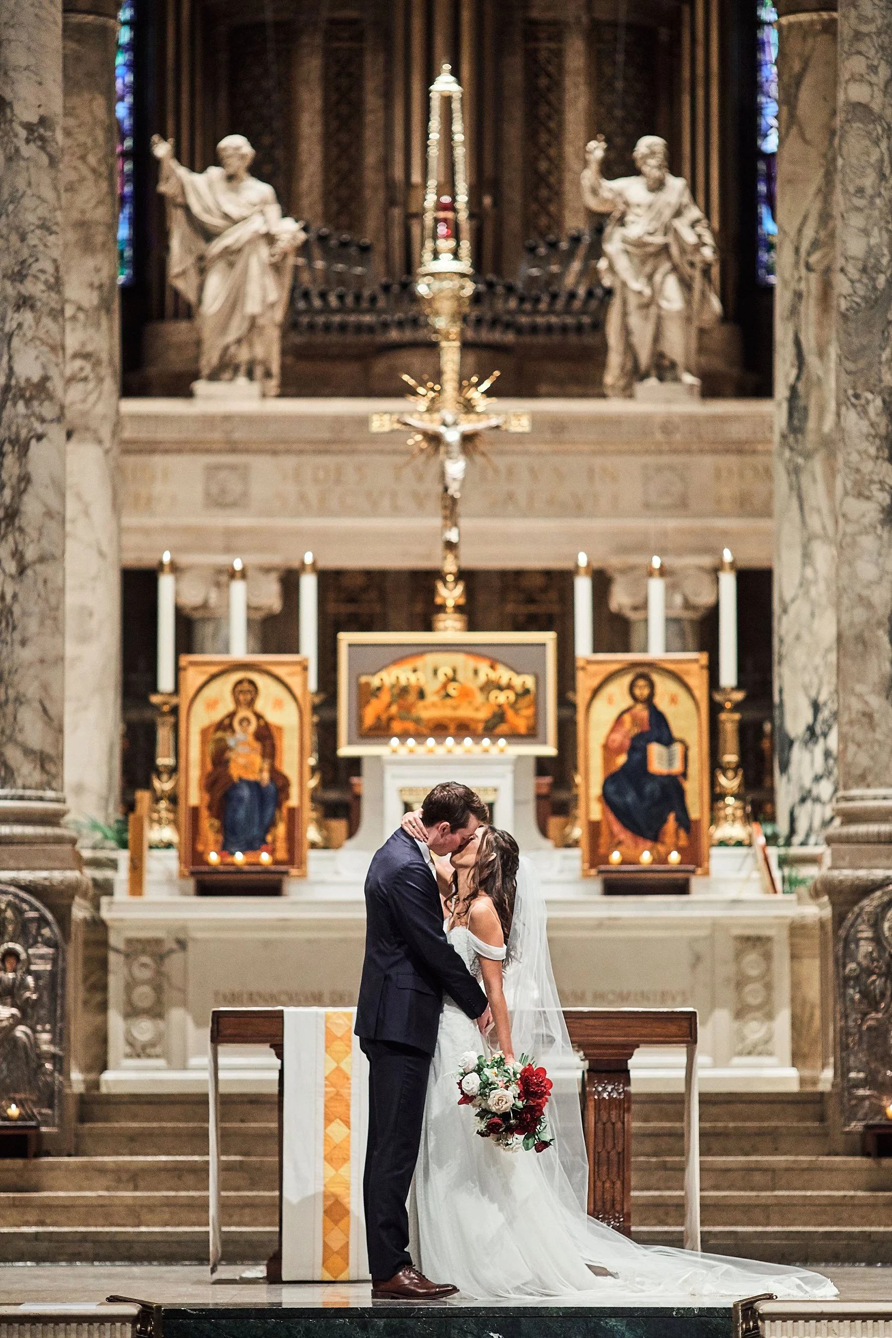 the-basillica-of-saint-mary-minneapolis-mn-Solar-Arts-building-Wedding-Kyle-Tori_0026.jpg