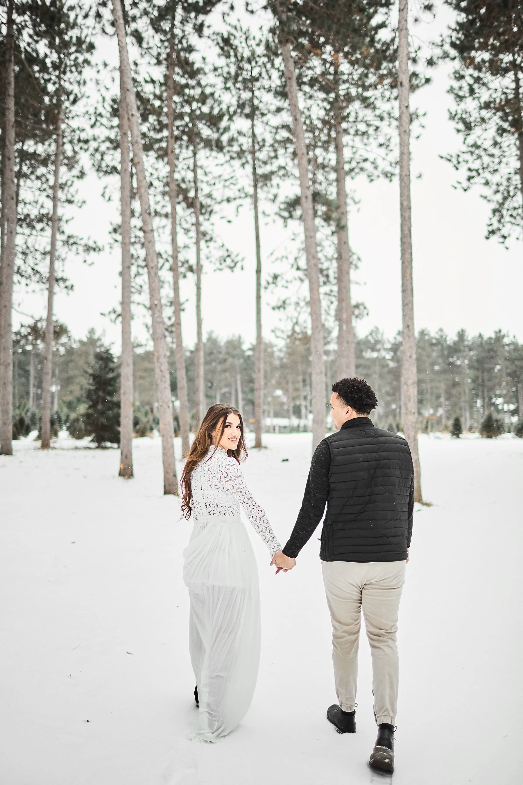 hansen-tree-farm-winter-engagement-photos_0002.jpg