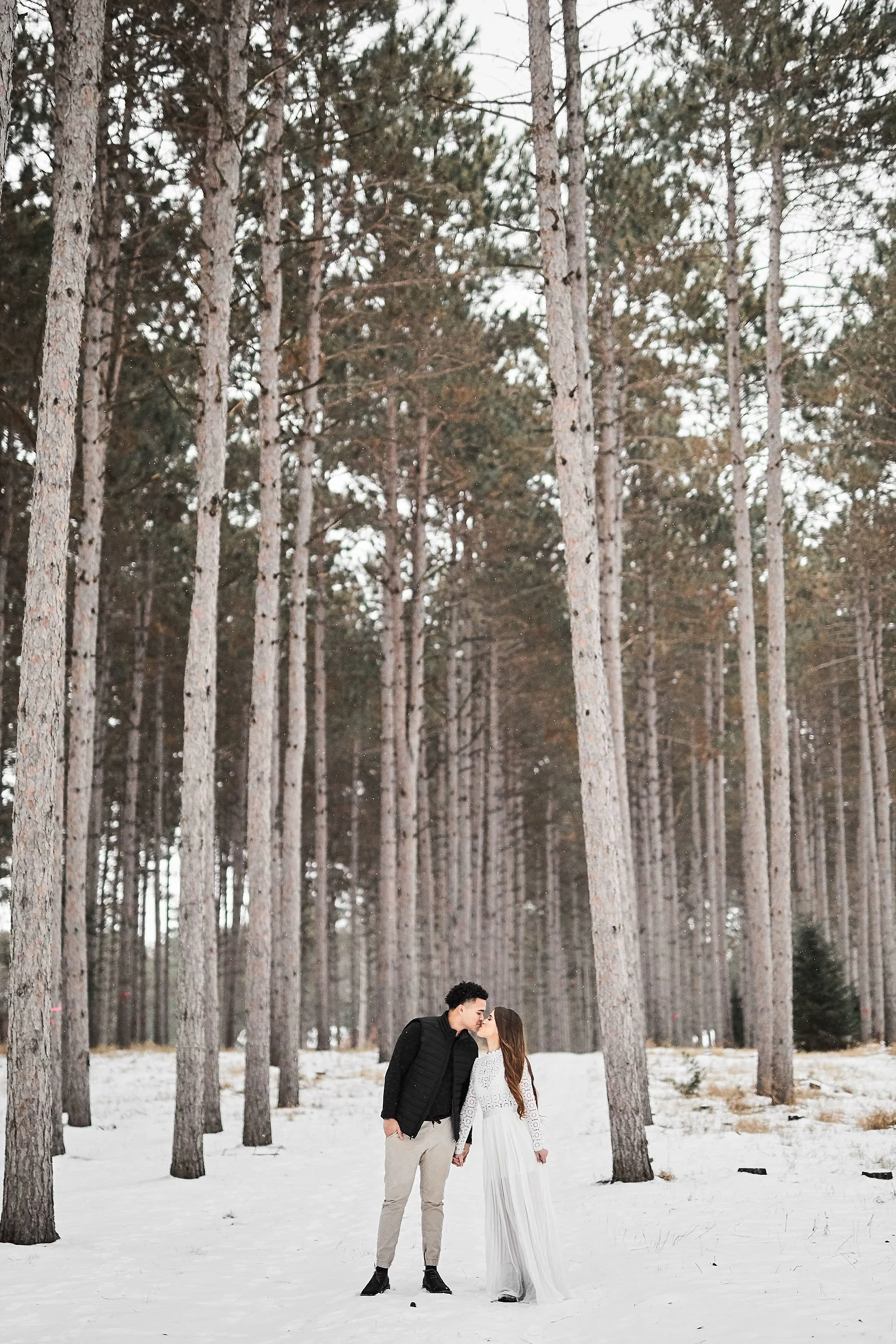 hansen-tree-farm-winter-engagement-photos_0004.jpg