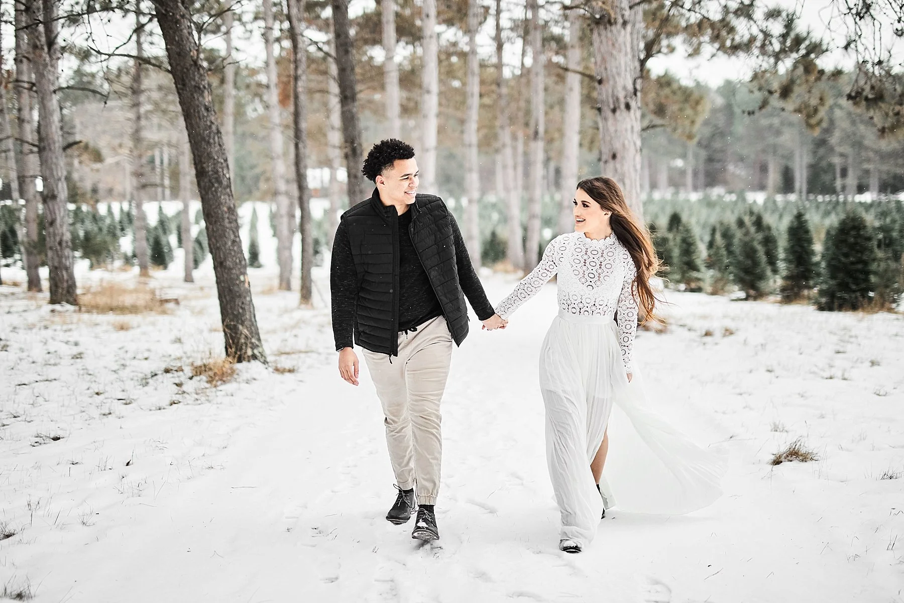 hansen-tree-farm-winter-engagement-photos_0014.jpg