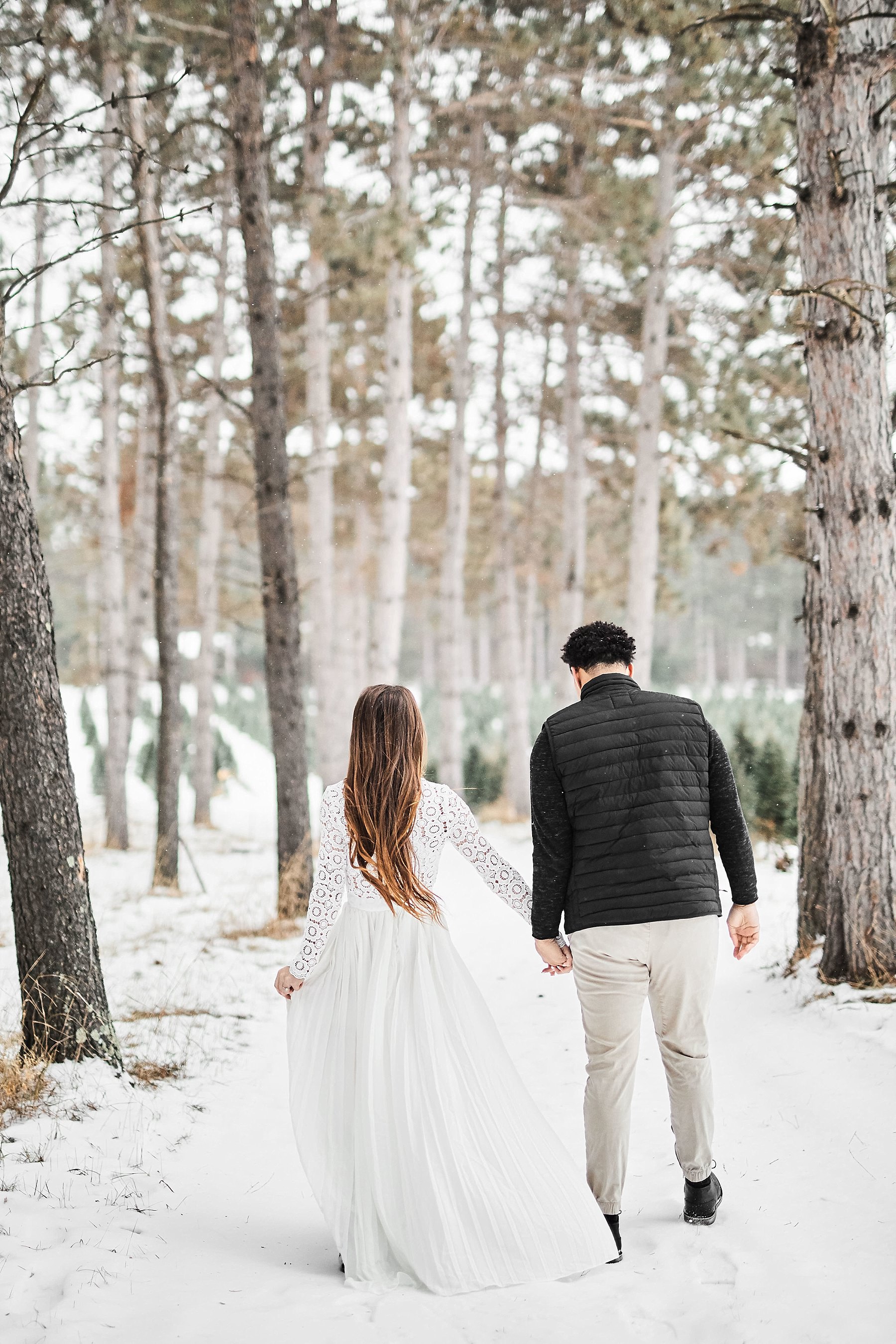 hansen-tree-farm-winter-engagement-photos_0013.jpg