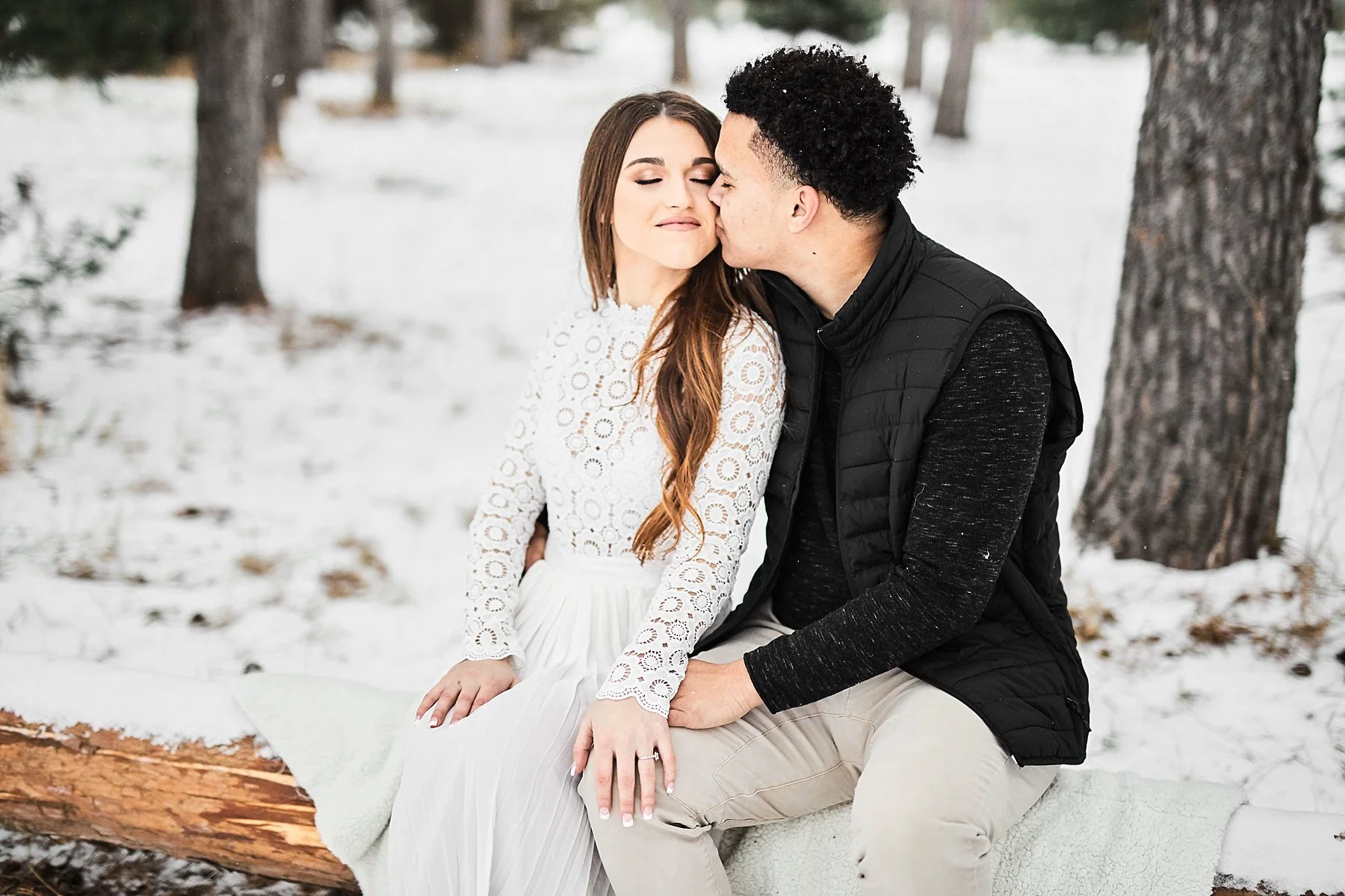 hansen-tree-farm-winter-engagement-photos_0015.jpg
