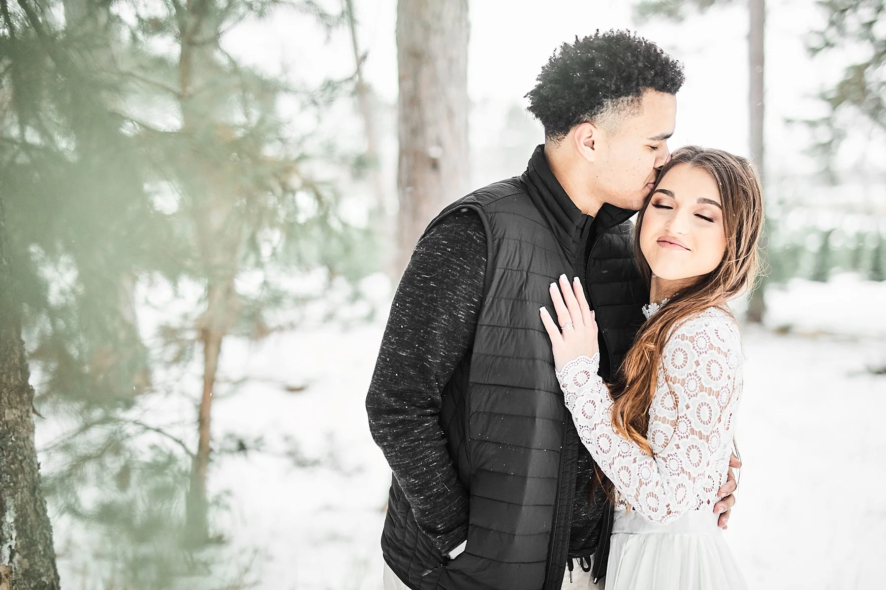 hansen-tree-farm-winter-engagement-photos_0017.jpg