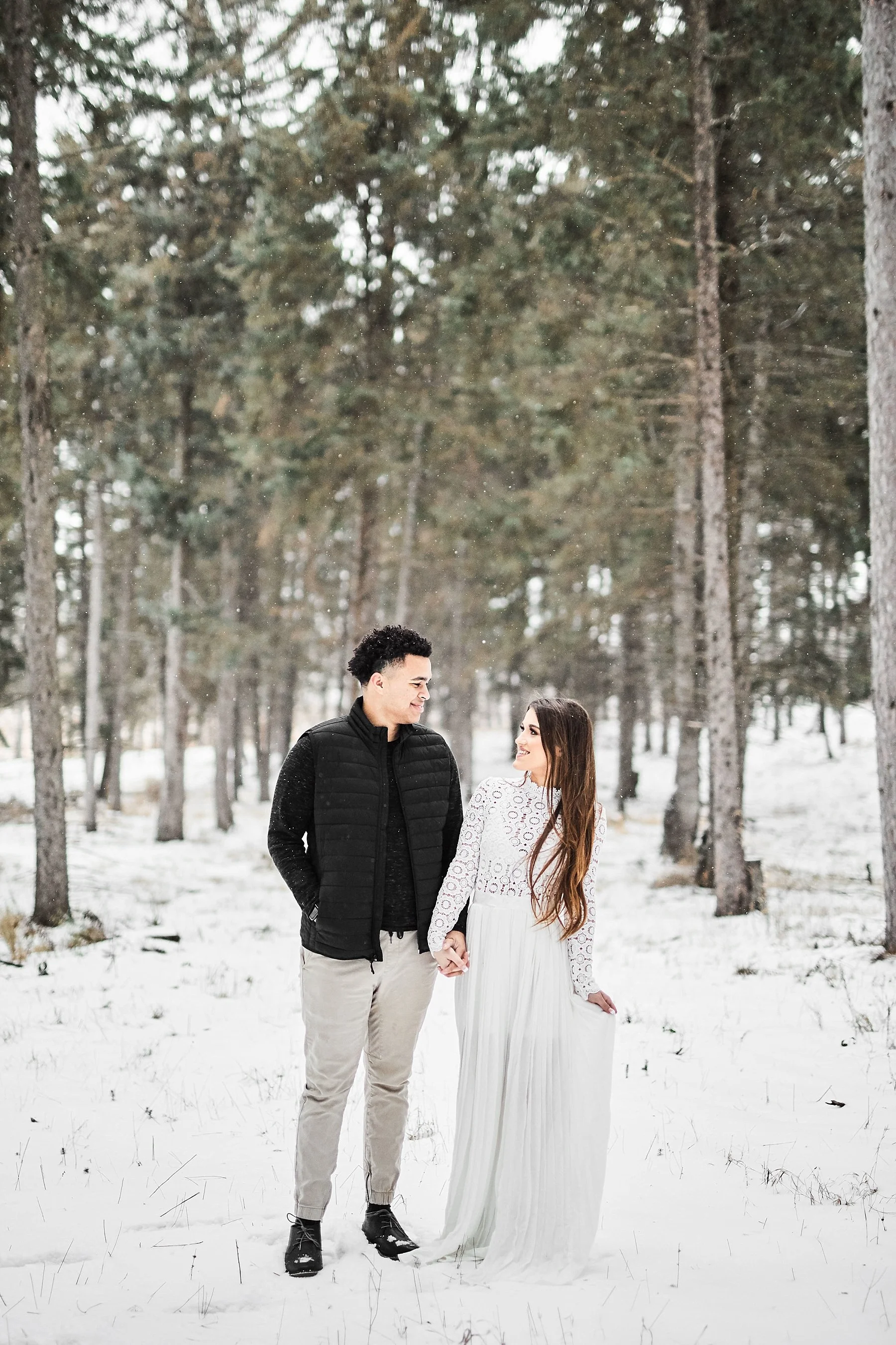 hansen-tree-farm-winter-engagement-photos_0018.jpg