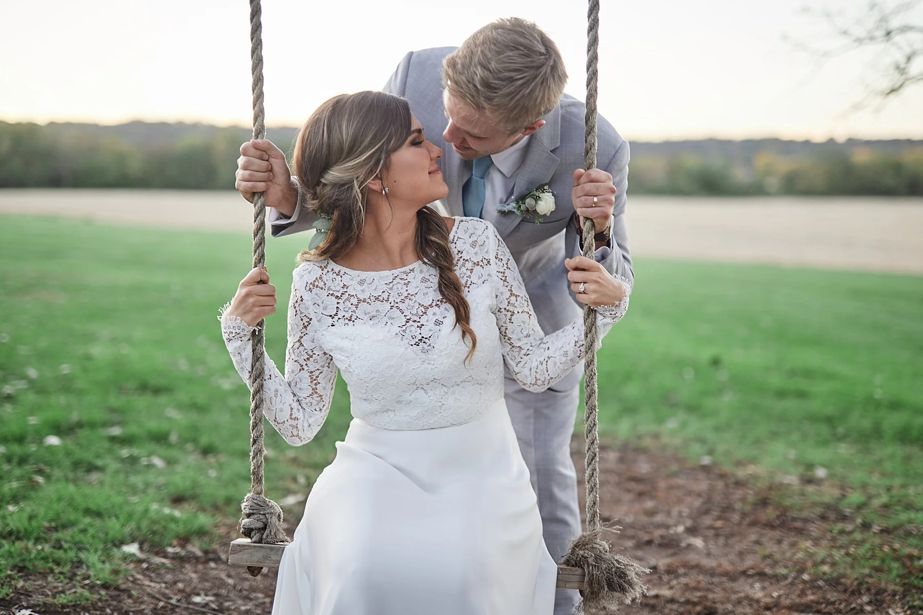 Maywood-Stone-Barn-Wedding-Rochester-Minnesota-Perry-James-Photo_0678.jpg