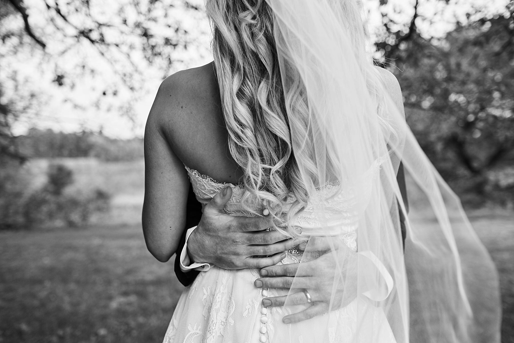 Bloom-Lake-Barn-Wedding-Schafer-Minnesota-Outdoor_0242.jpg