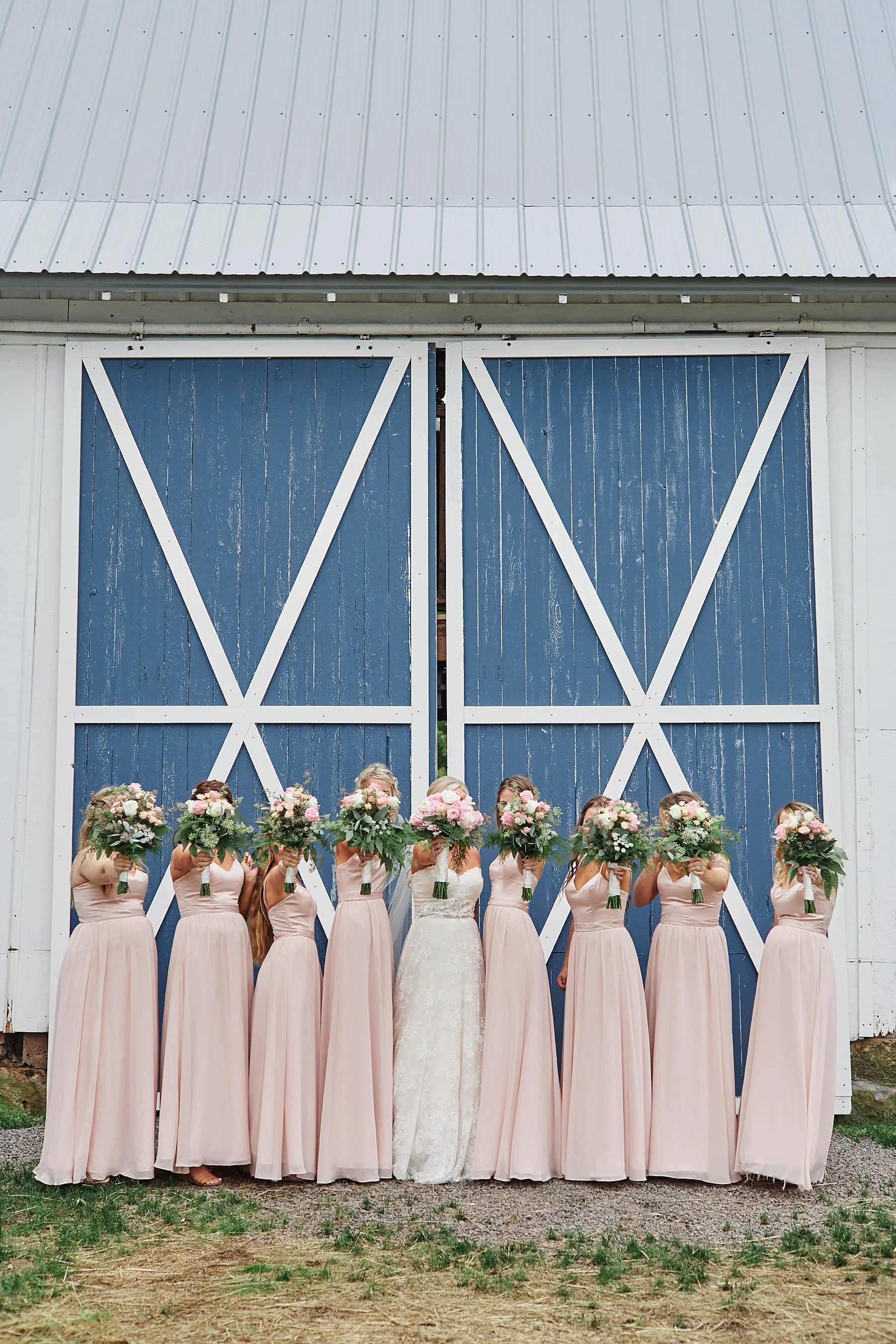 Bloom-Lake-Barn-Wedding-Schafer-Minnesota-Outdoor_0250.jpg