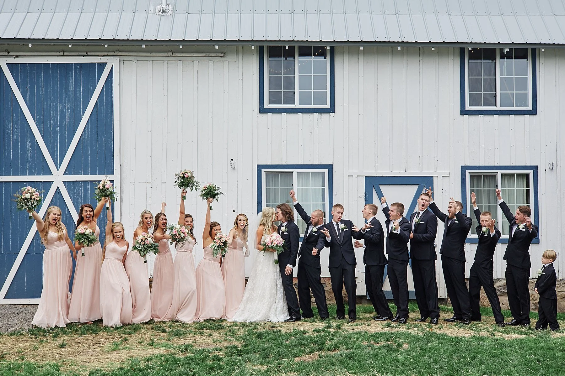 Bloom-Lake-Barn-Wedding-Schafer-Minnesota-Outdoor_0252.jpg