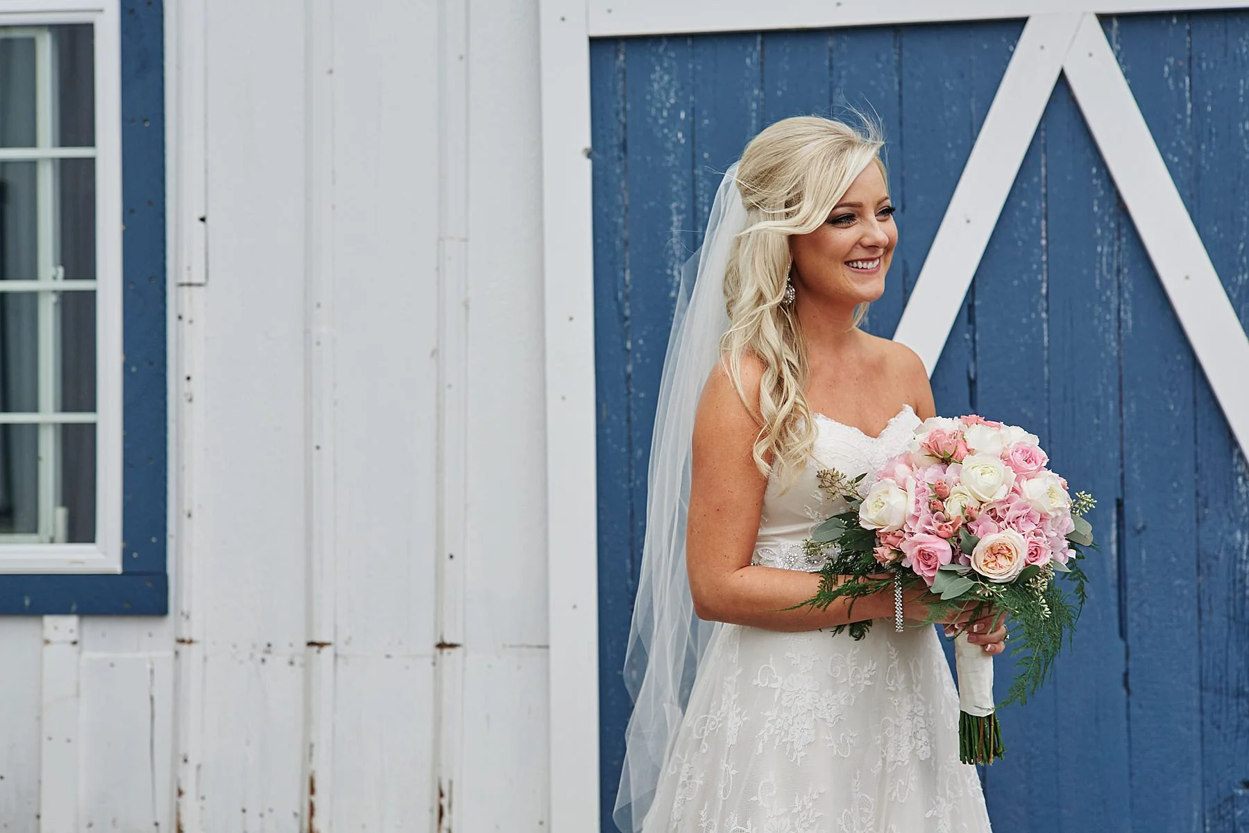 Bloom-Lake-Barn-Wedding-Schafer-Minnesota-Outdoor_0253.jpg