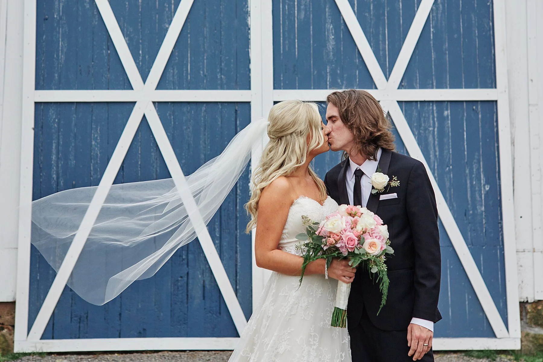 Bloom-Lake-Barn-Wedding-Schafer-Minnesota-Outdoor_0255.jpg