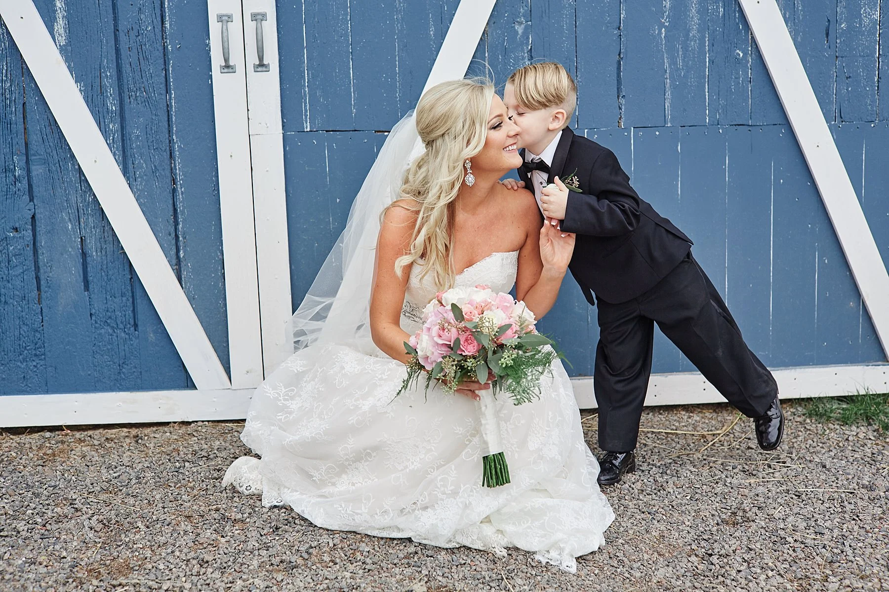 Bloom-Lake-Barn-Wedding-Schafer-Minnesota-Outdoor_0258.jpg