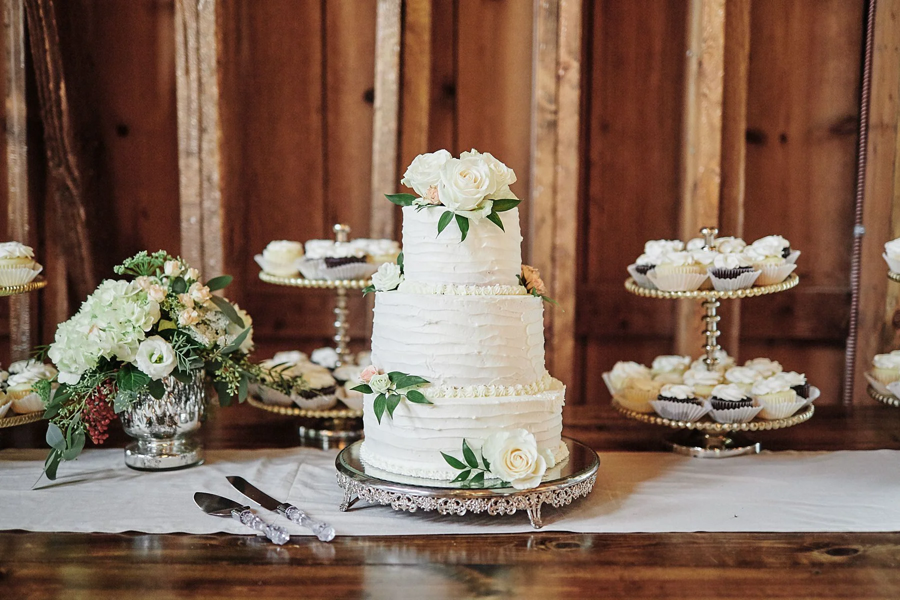 Bloom-Lake-Barn-Wedding-Schafer-Minnesota-Outdoor_0260.jpg