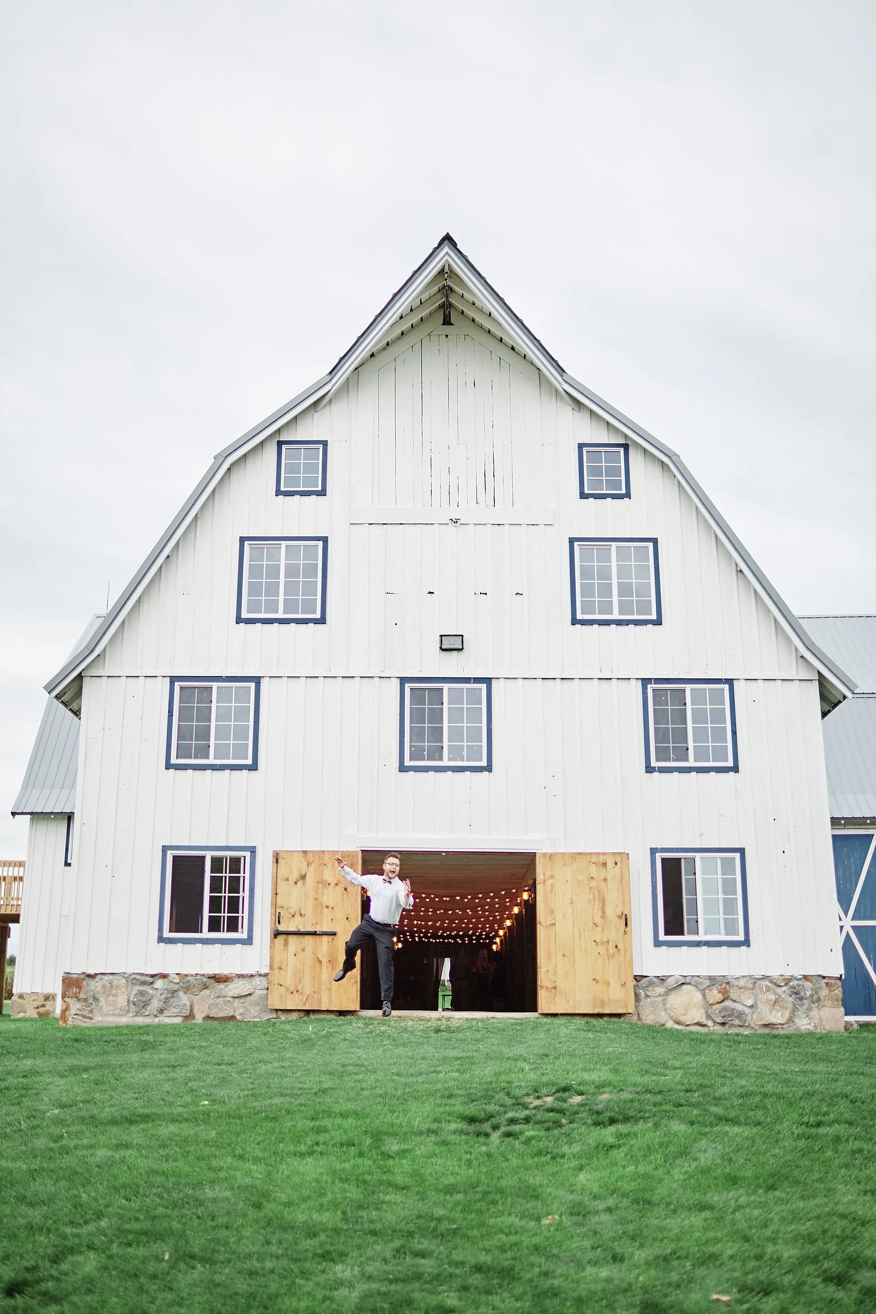 Bloom-Lake-Barn-Wedding-Schafer-Minnesota-Outdoor_0277.jpg
