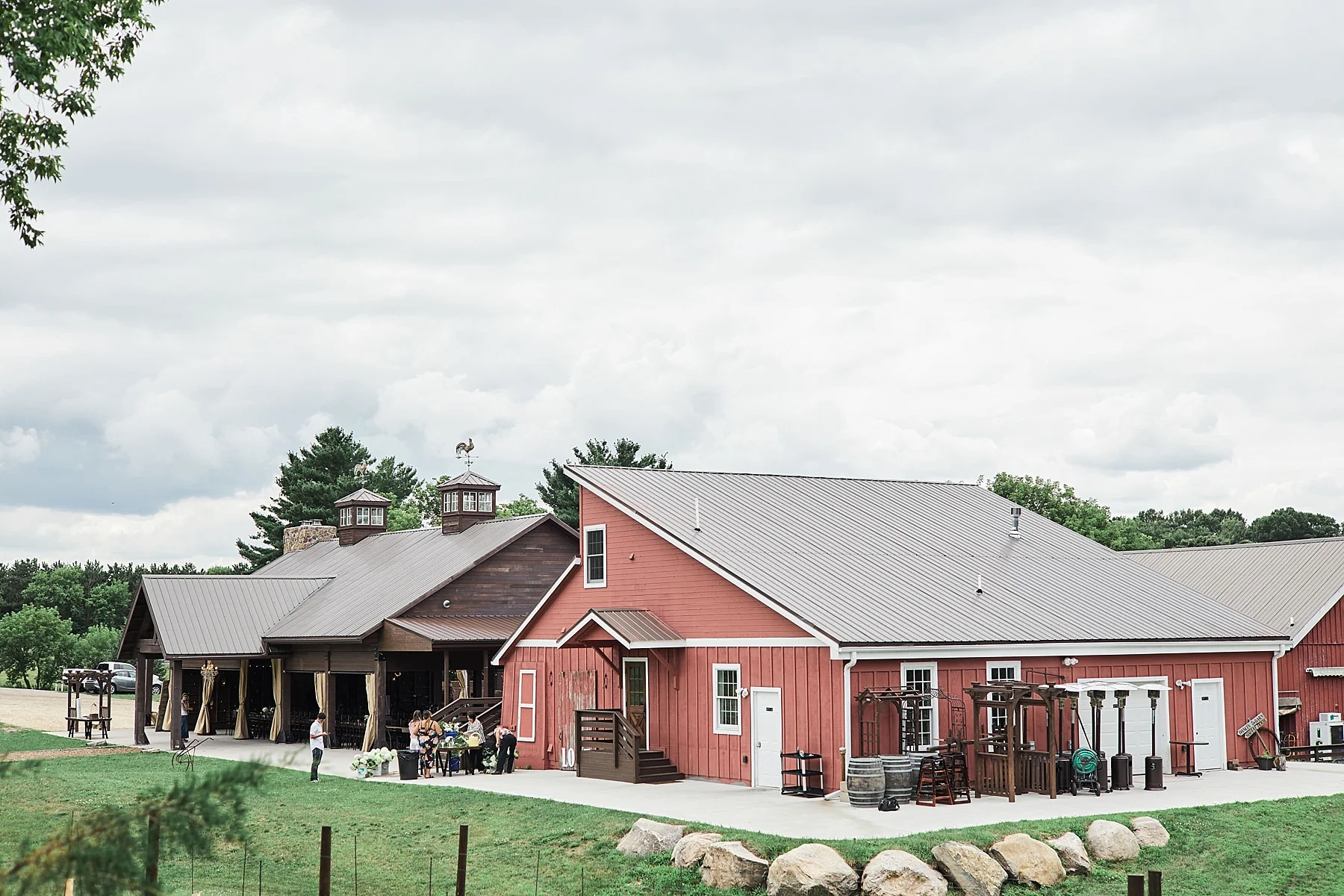 The-Historic-Hope-Glen-Farm-Wedding-Kelsi-Austin-Minnesota_1207.jpg