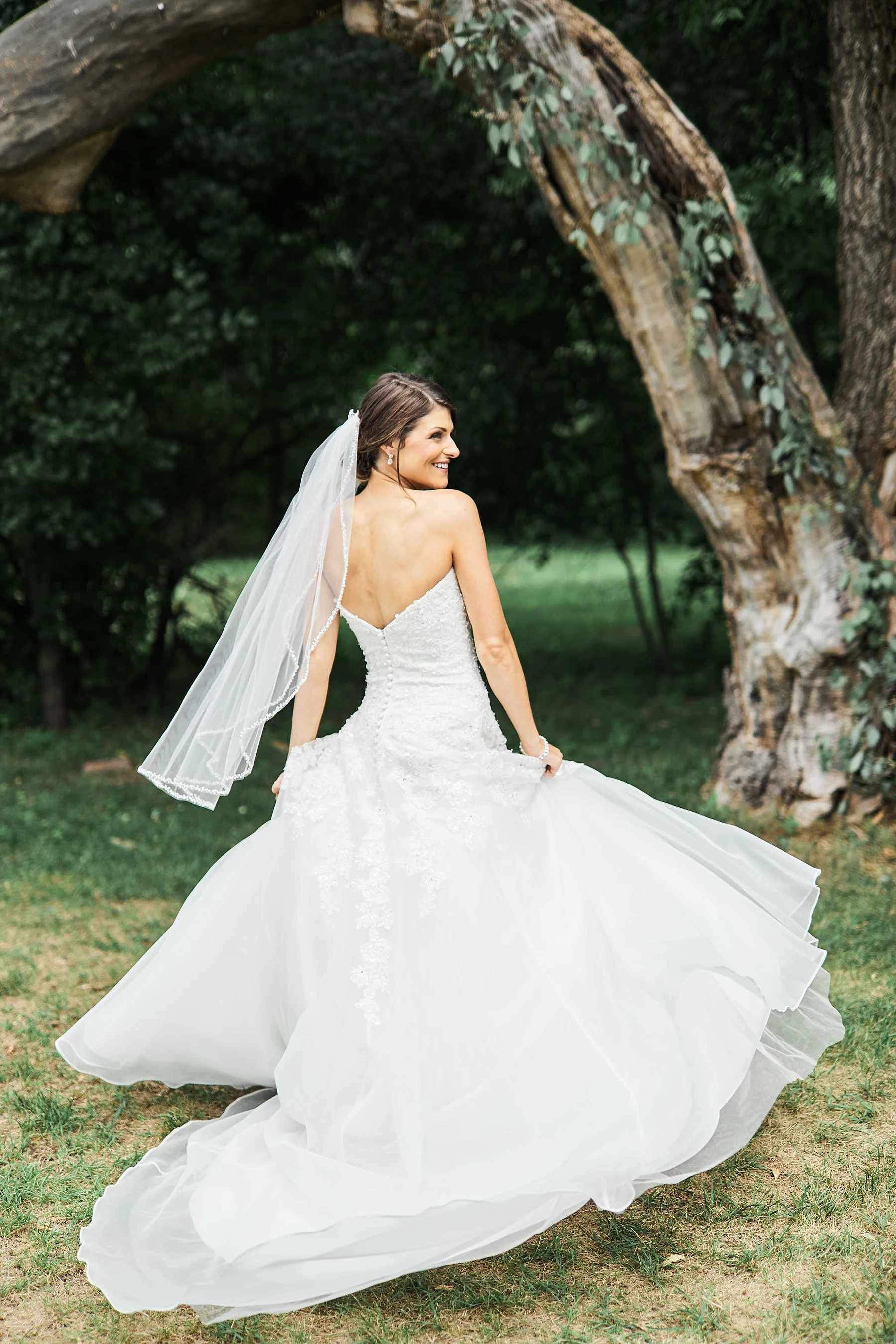 The-Historic-Hope-Glen-Farm-Wedding-Kelsi-Austin-Minnesota_1234.jpg