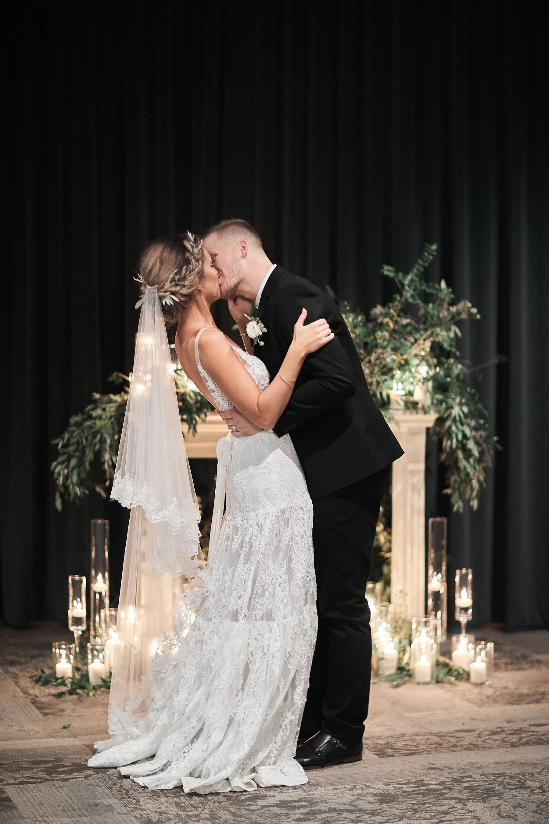Hewing-Hotel-Minneapolis-Minnesota-Wedding-Rooftop-Bride-Engaged_1168.jpg