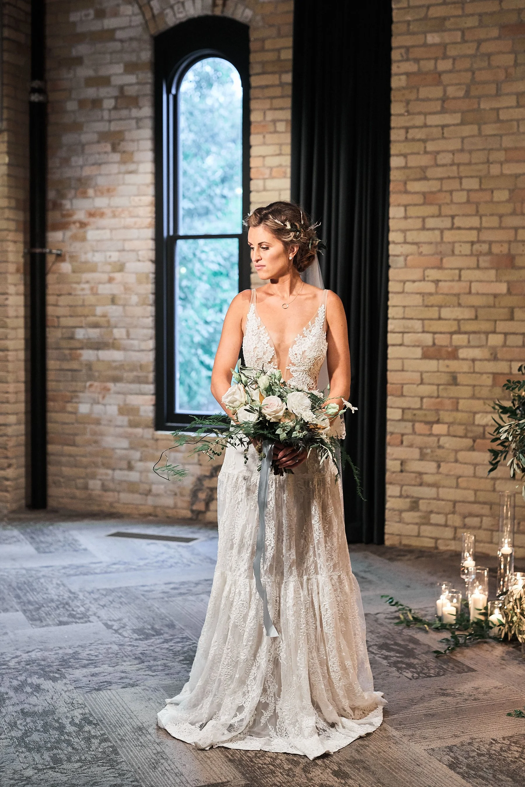 Hewing-Hotel-Minneapolis-Minnesota-Wedding-Rooftop-Bride-Engaged_1174.jpg