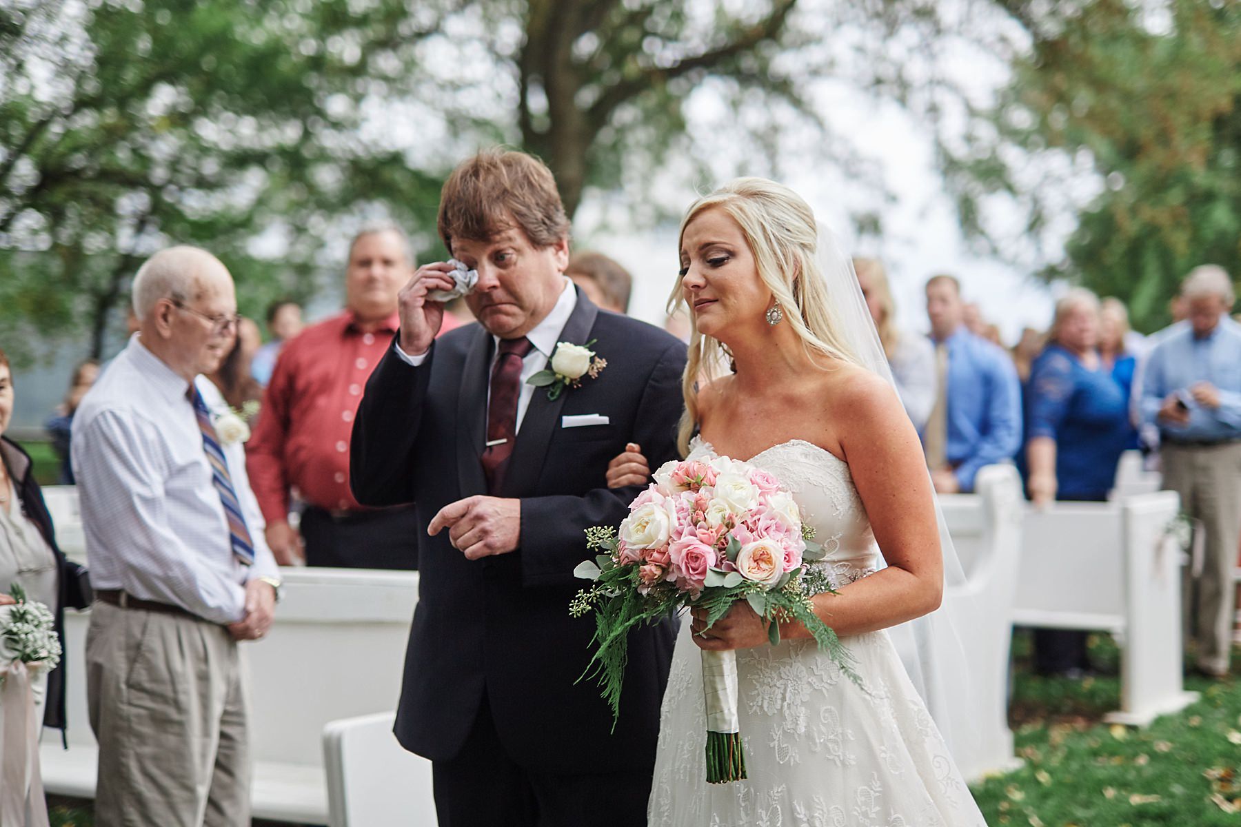 Bloom-Lake-Barn-Wedding-Schafer-Minnesota-Outdoor_0291.jpg