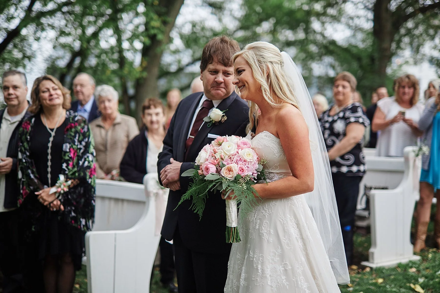 Bloom-Lake-Barn-Wedding-Schafer-Minnesota-Outdoor_0292.jpg