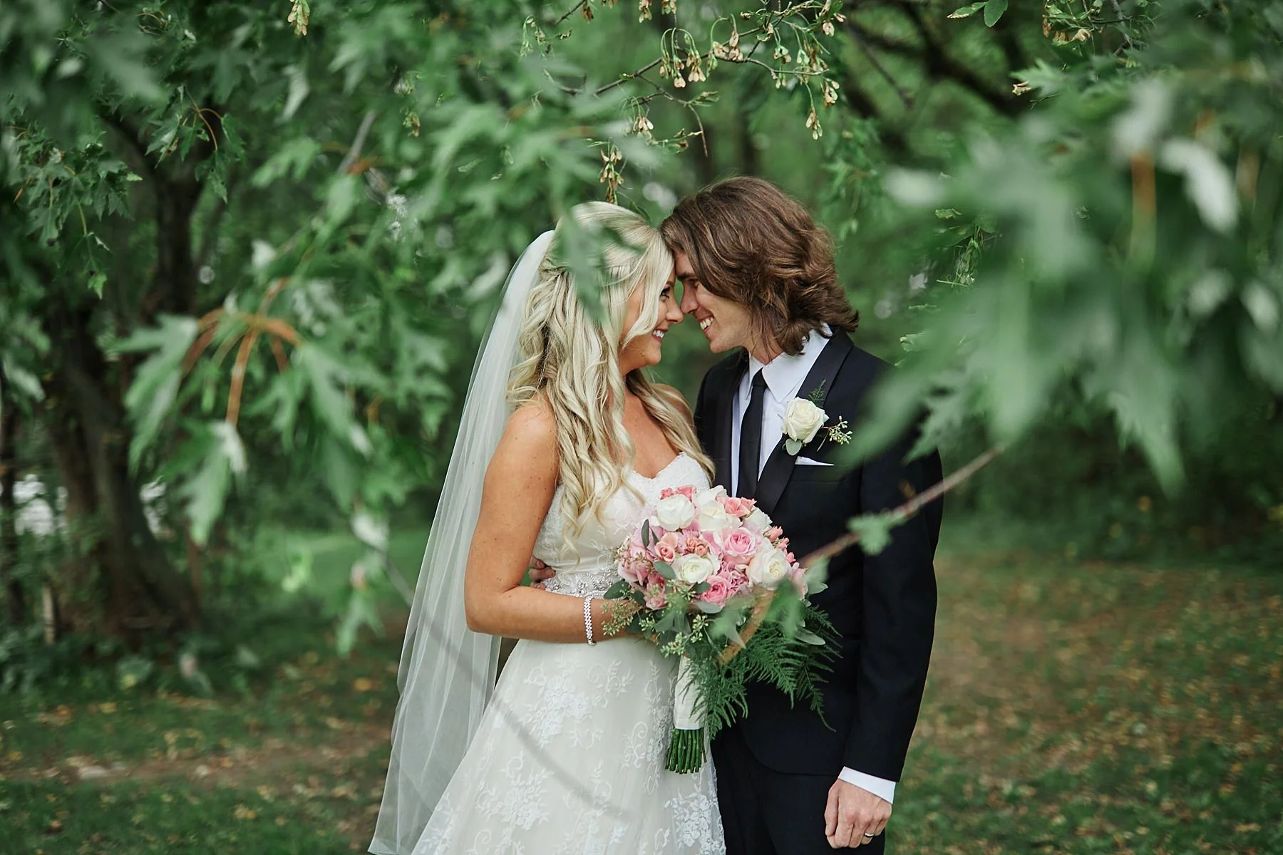 Bloom-Lake-Barn-Wedding-Schafer-Minnesota-Outdoor_0308.jpg