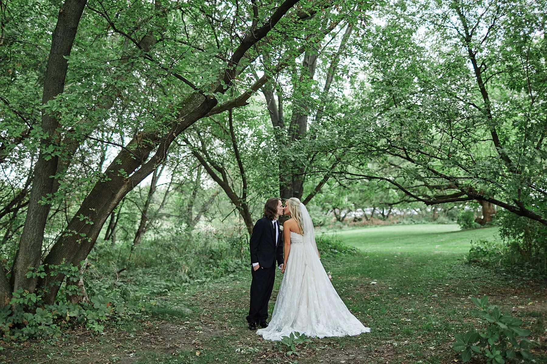 Bloom-Lake-Barn-Wedding-Schafer-Minnesota-Outdoor_0311.jpg