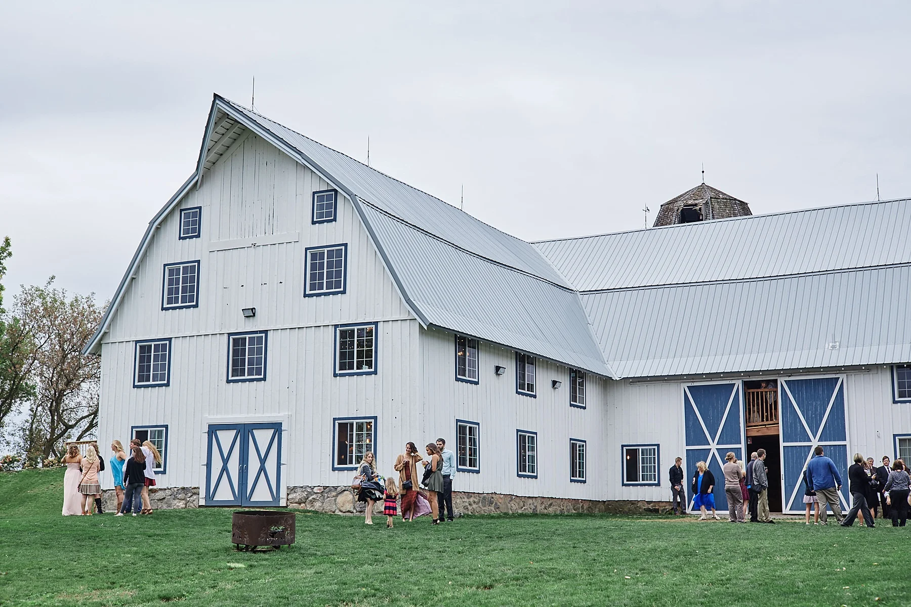 Bloom-Lake-Barn-Wedding-Schafer-Minnesota-Outdoor_0318.jpg