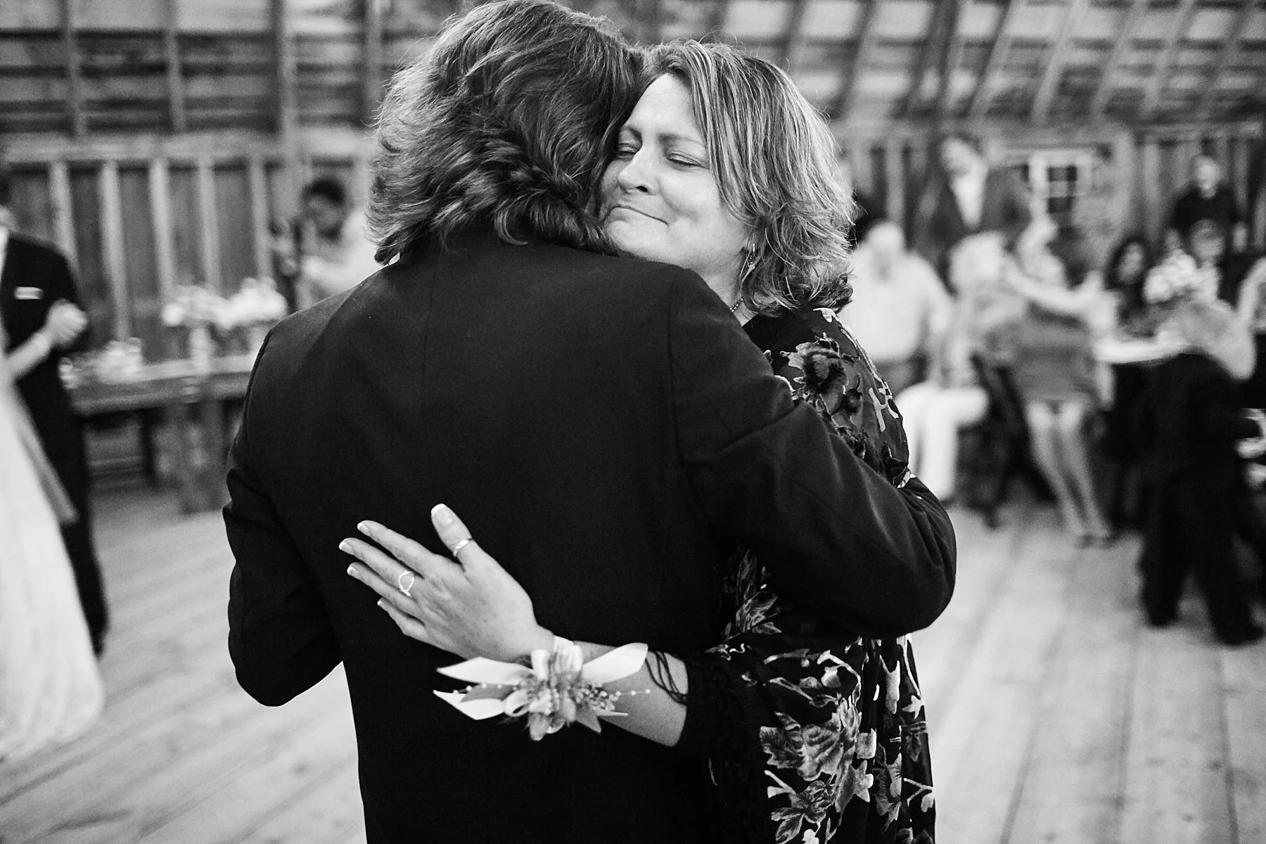 Bloom-Lake-Barn-Wedding-Schafer-Minnesota-Outdoor_0335.jpg