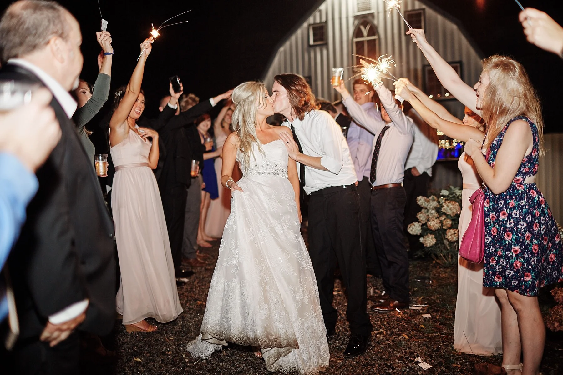 Bloom-Lake-Barn-Wedding-Schafer-Minnesota-Outdoor_0349.jpg
