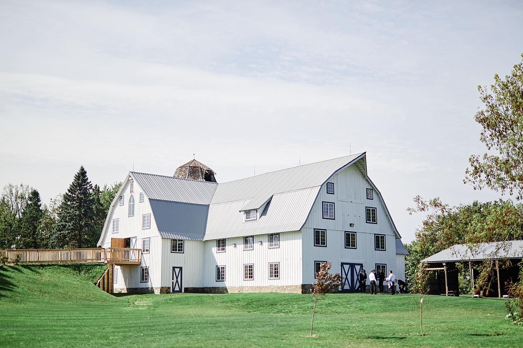 Bloom-Lake-Barn-Wedding-Schafer-Minnesota-Outdoor_0350.jpg