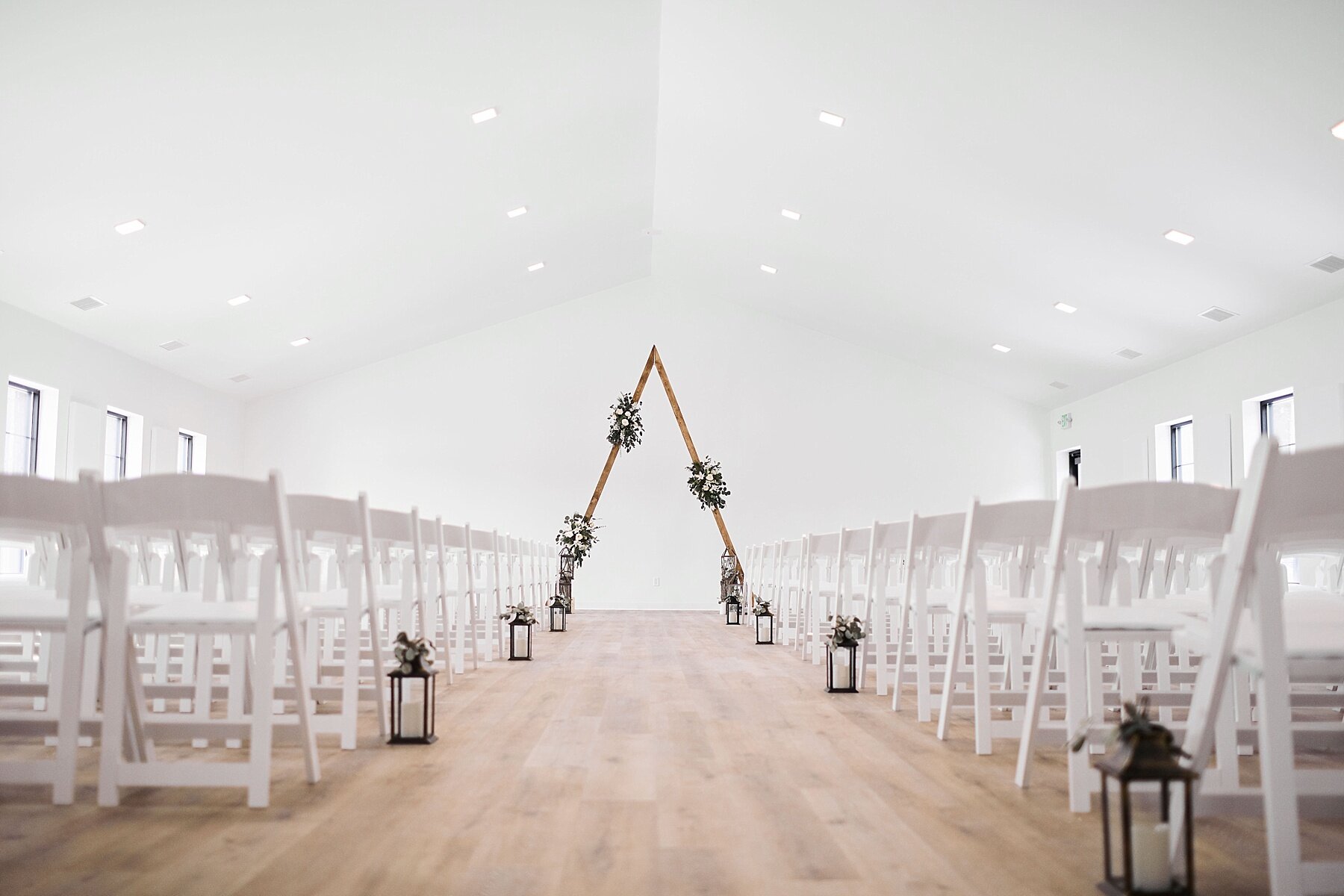 pinewood-winter-wedding-minnesota-brett-michelle_0029.jpg