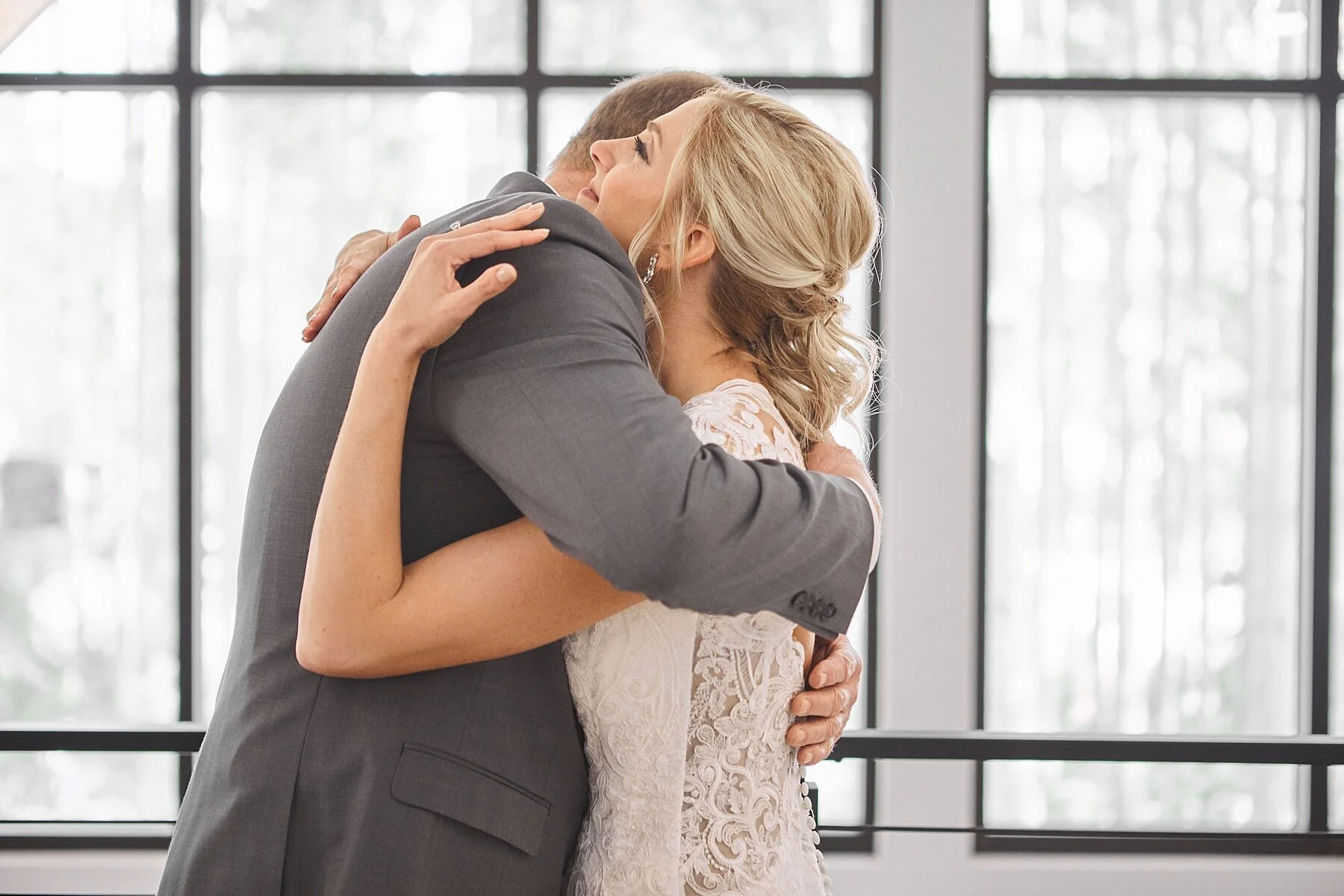 pinewood-winter-wedding-minnesota-brett-michelle_0043.jpg