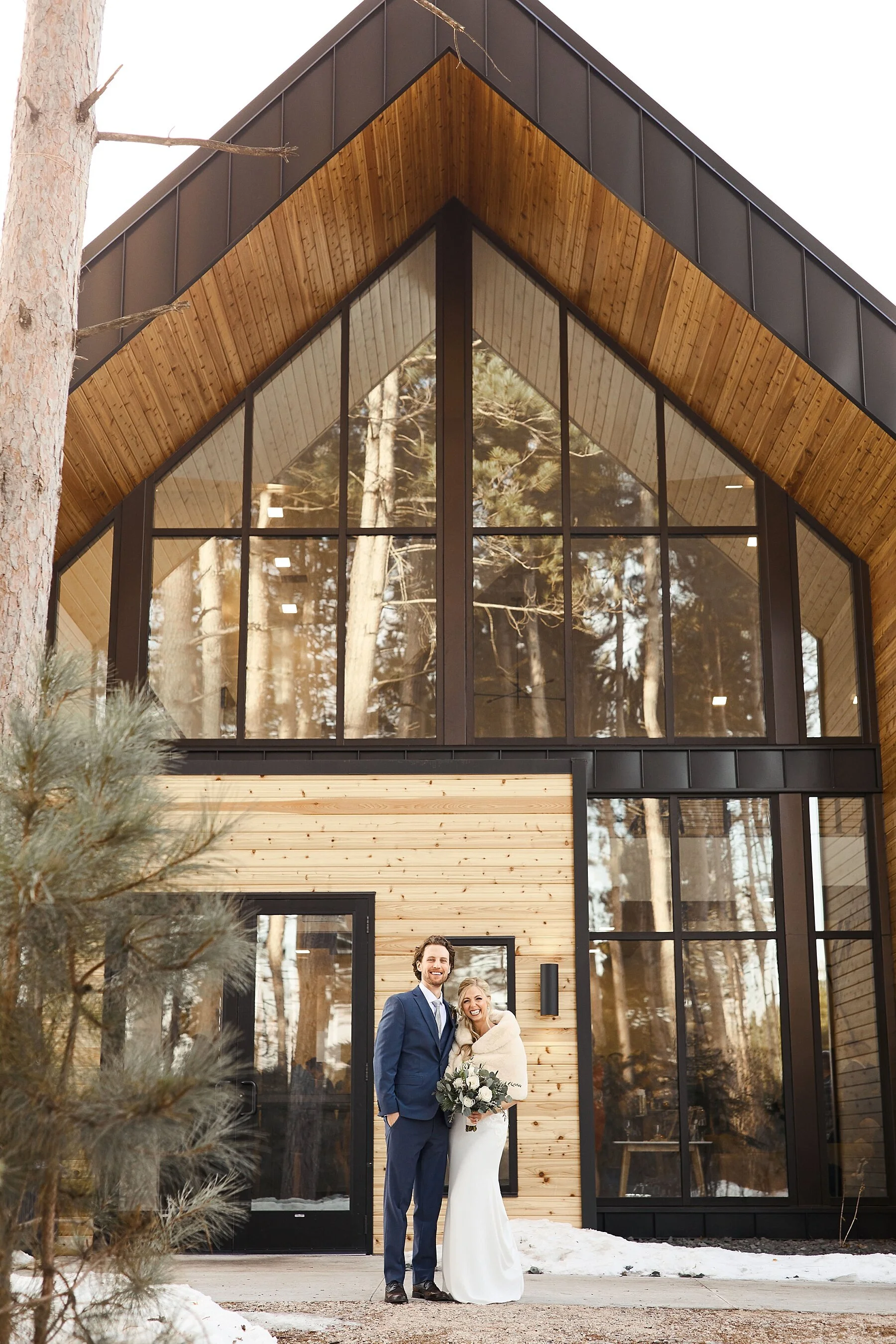 pinewood-winter-wedding-minnesota-brett-michelle_0056.jpg