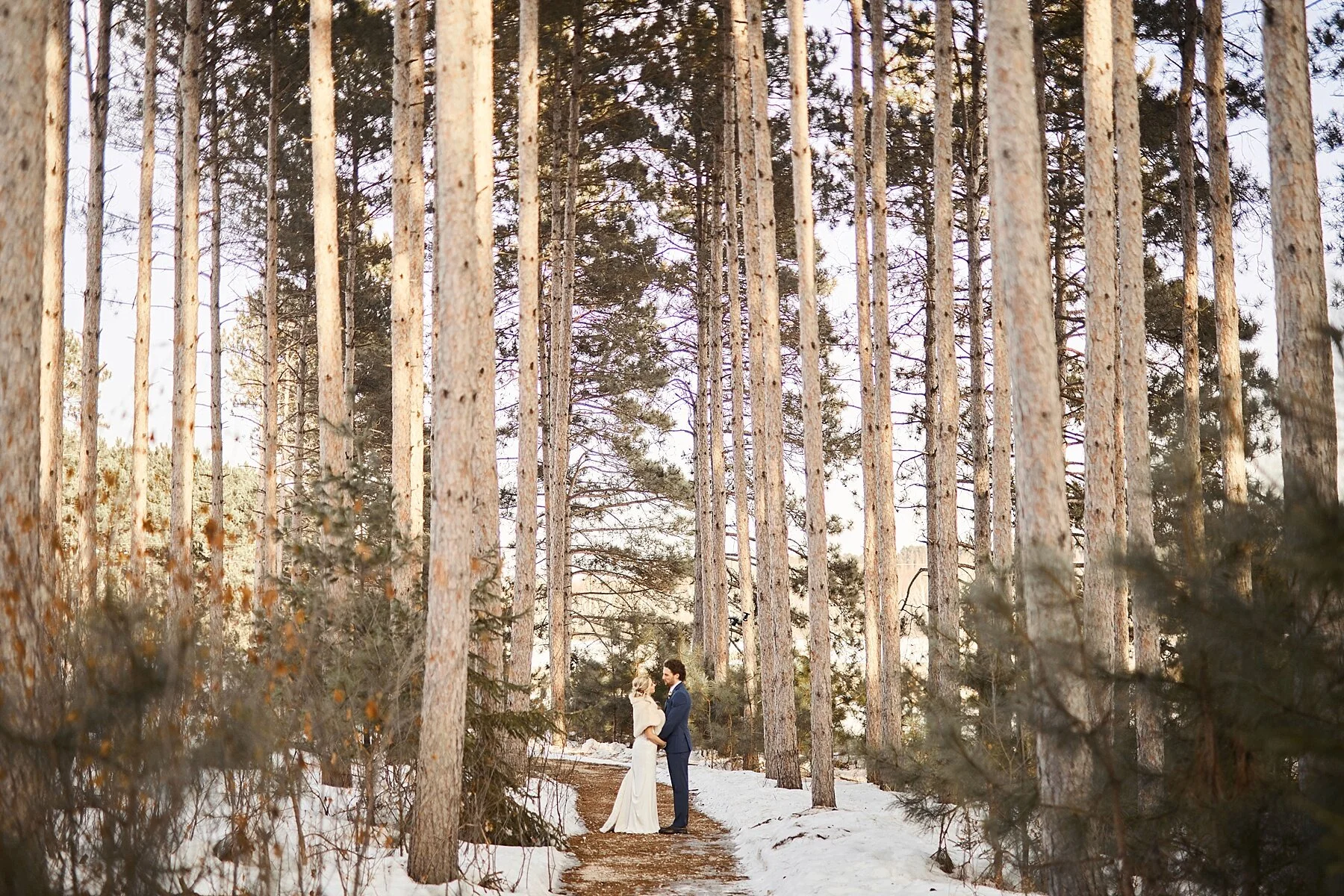 pinewood-winter-wedding-minnesota-brett-michelle_0066.jpg