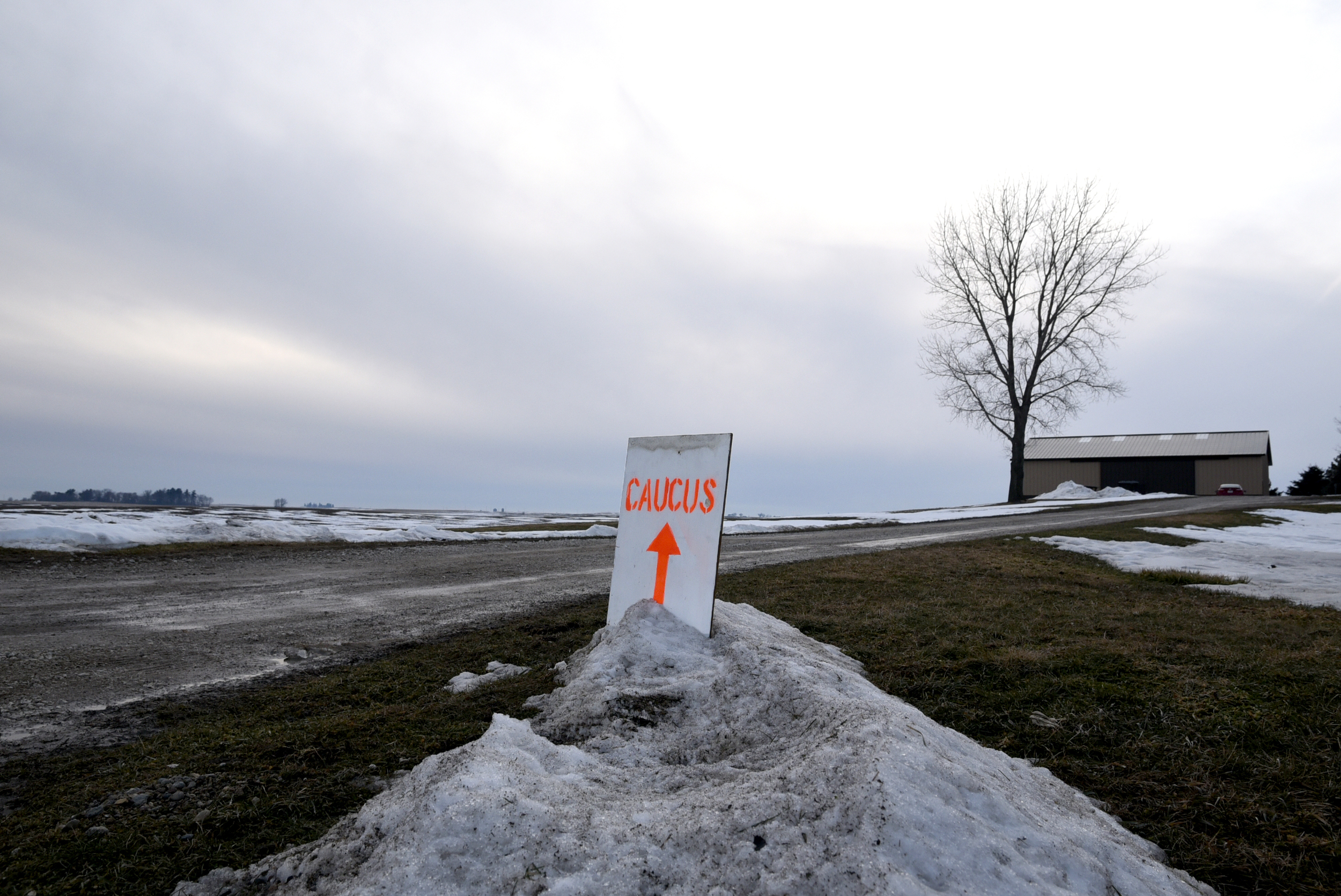  A sign directs caucus goers to the home of Gary and Mary Weaver in Rippey, Iowa February 1, 2016. REUTERS/Nick Oxford  