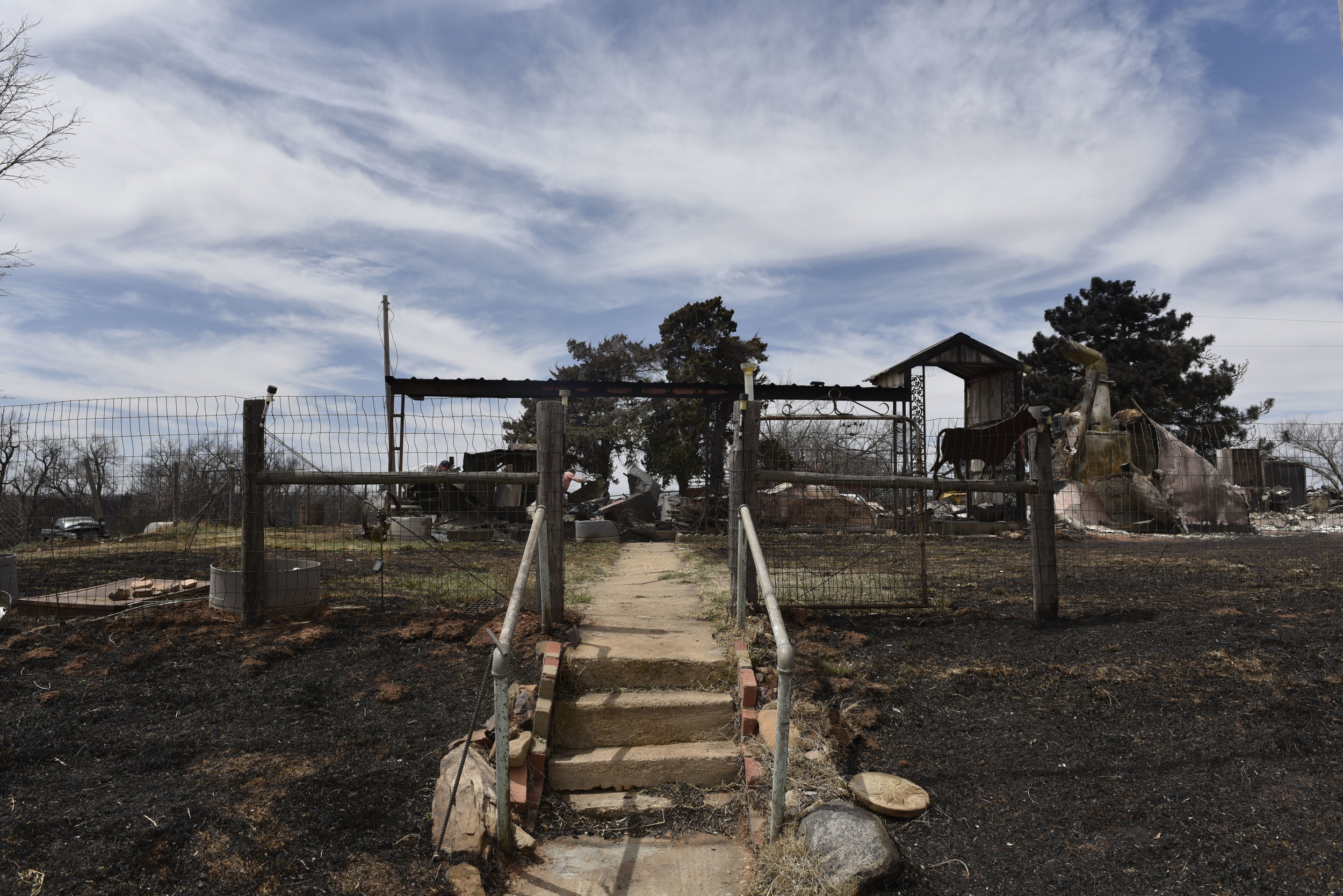  The remains of Larry and Arlinda Lynes home that was destroyed by the Rhea fire near Taloga, Oklahoma, U.S. April 17, 2018. REUTERS/Nick Oxford 