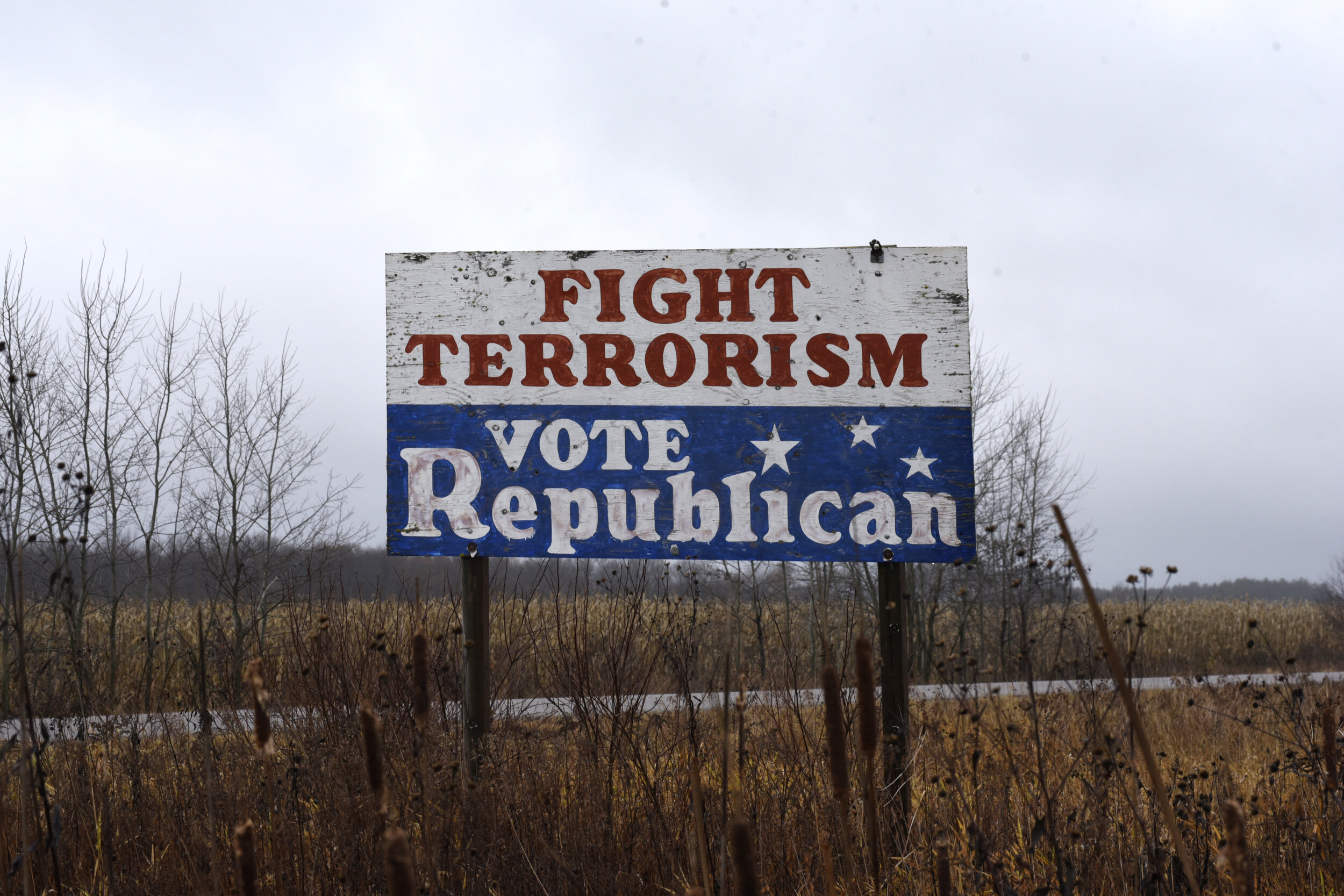  A sign showing support for Republicans is seen on a farm near Humbird, Wisconsin, U.S. November 6, 2018. REUTERS/Nick Oxford 